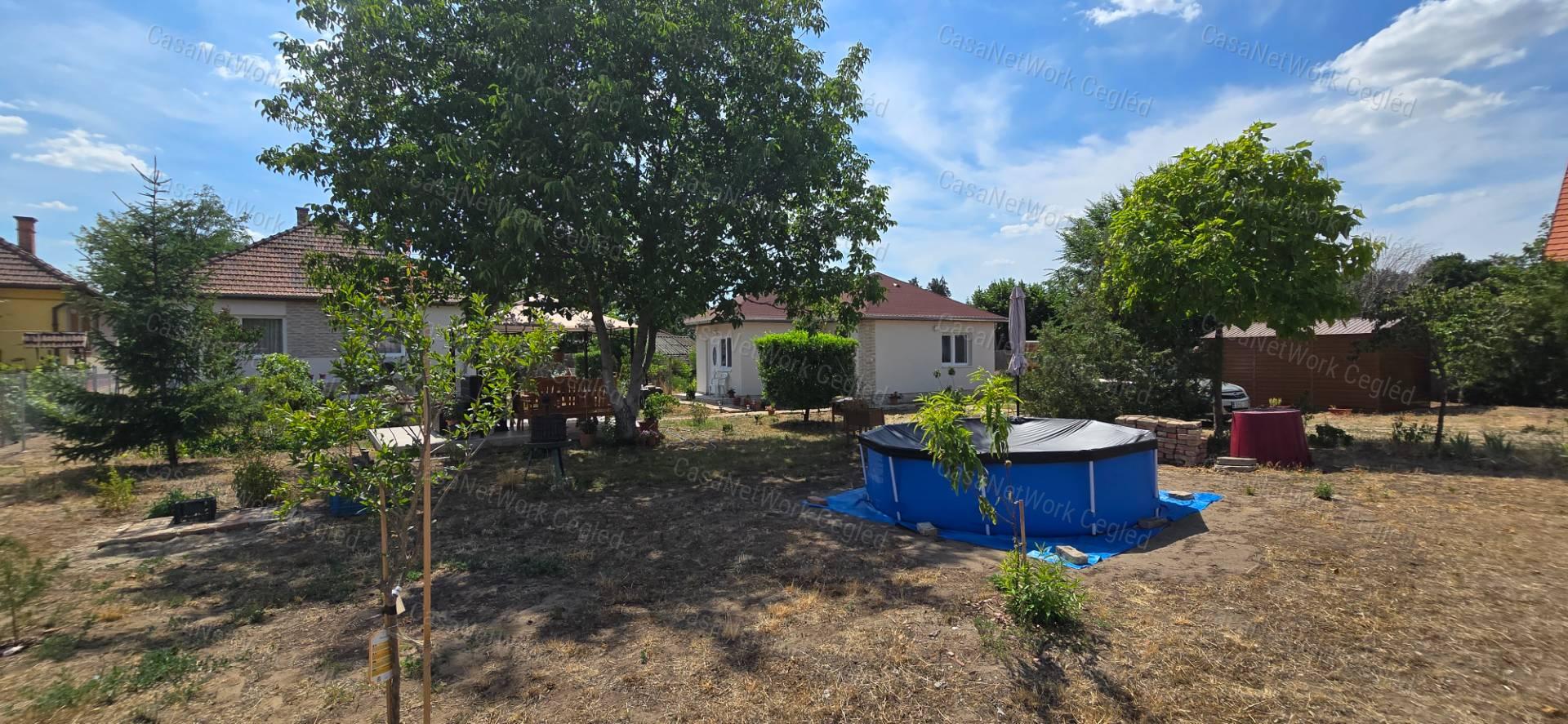 A ceglédi Strand és Gyógyfürdő közelében családi ház eladó