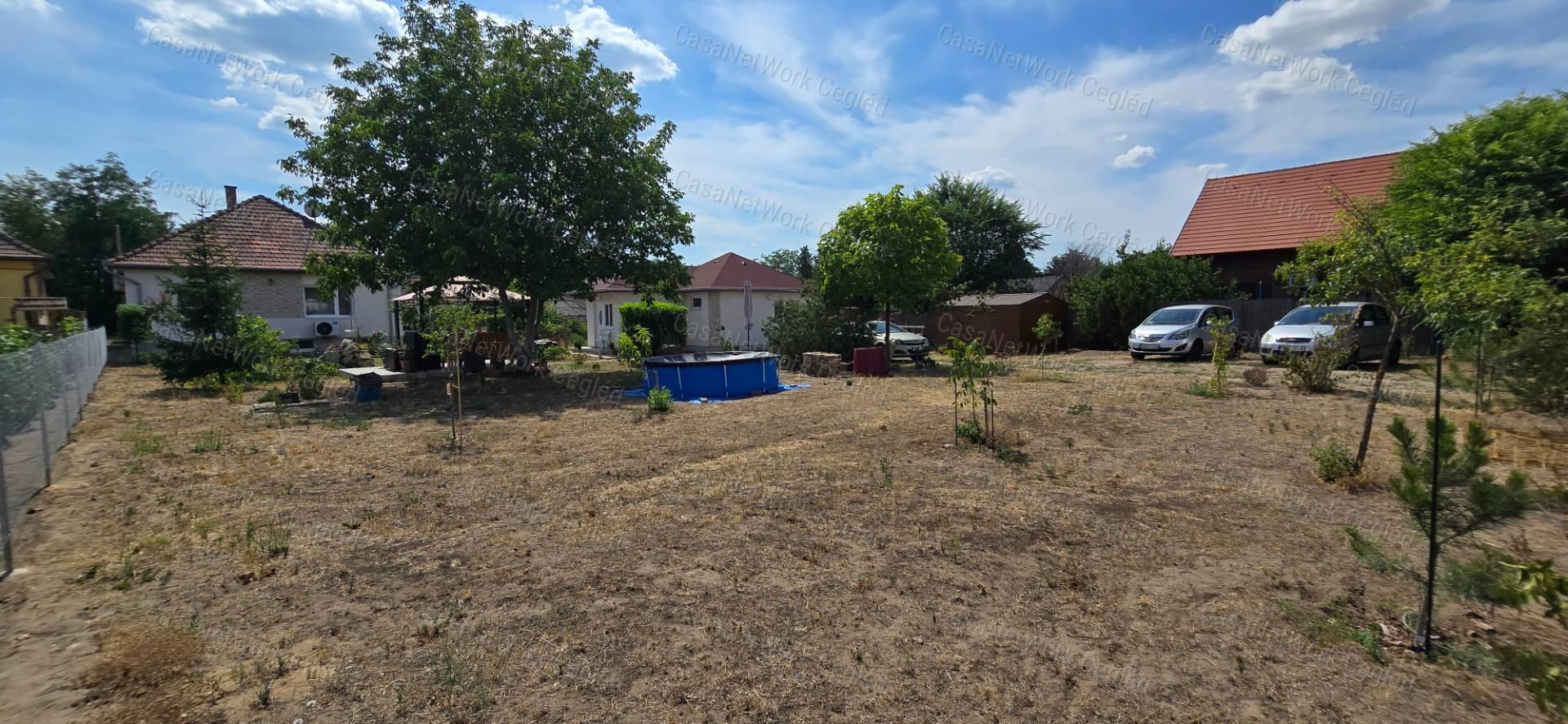 A ceglédi Strand és Gyógyfürdő közelében családi ház eladó