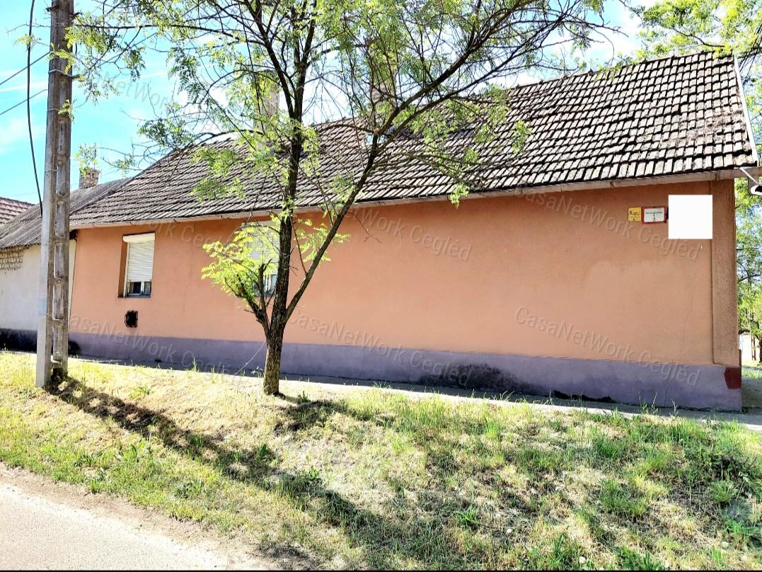 Cegléden Eladó Lakóház