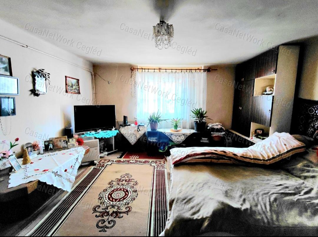 Cegléden Eladó Lakóház