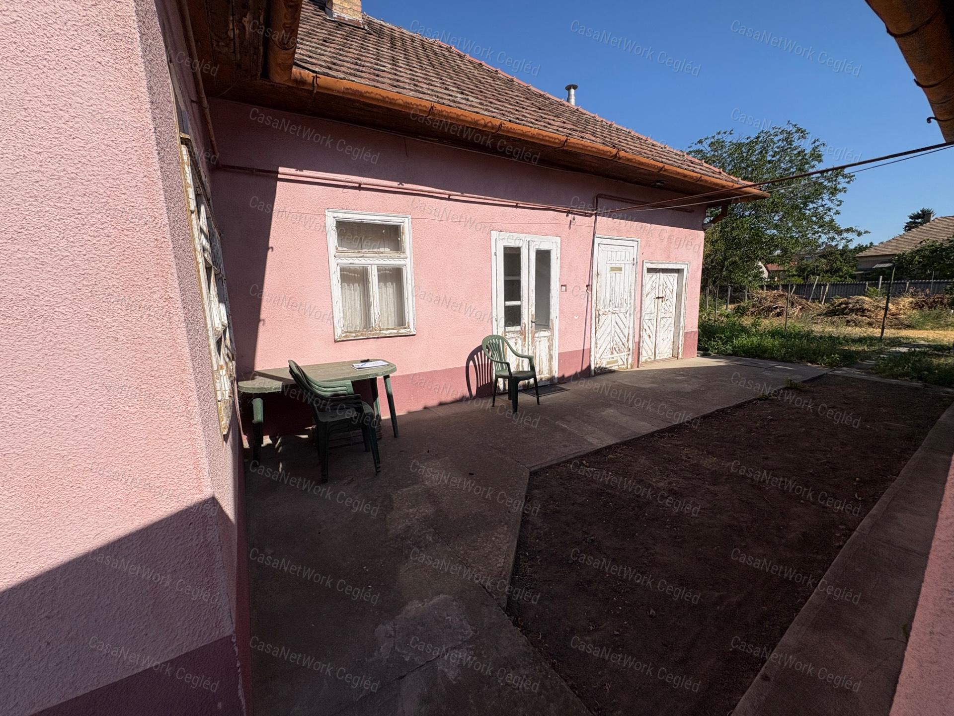 Eladó tágas családi ház Nagykőrösön, kiváló elhelyezkedéssel