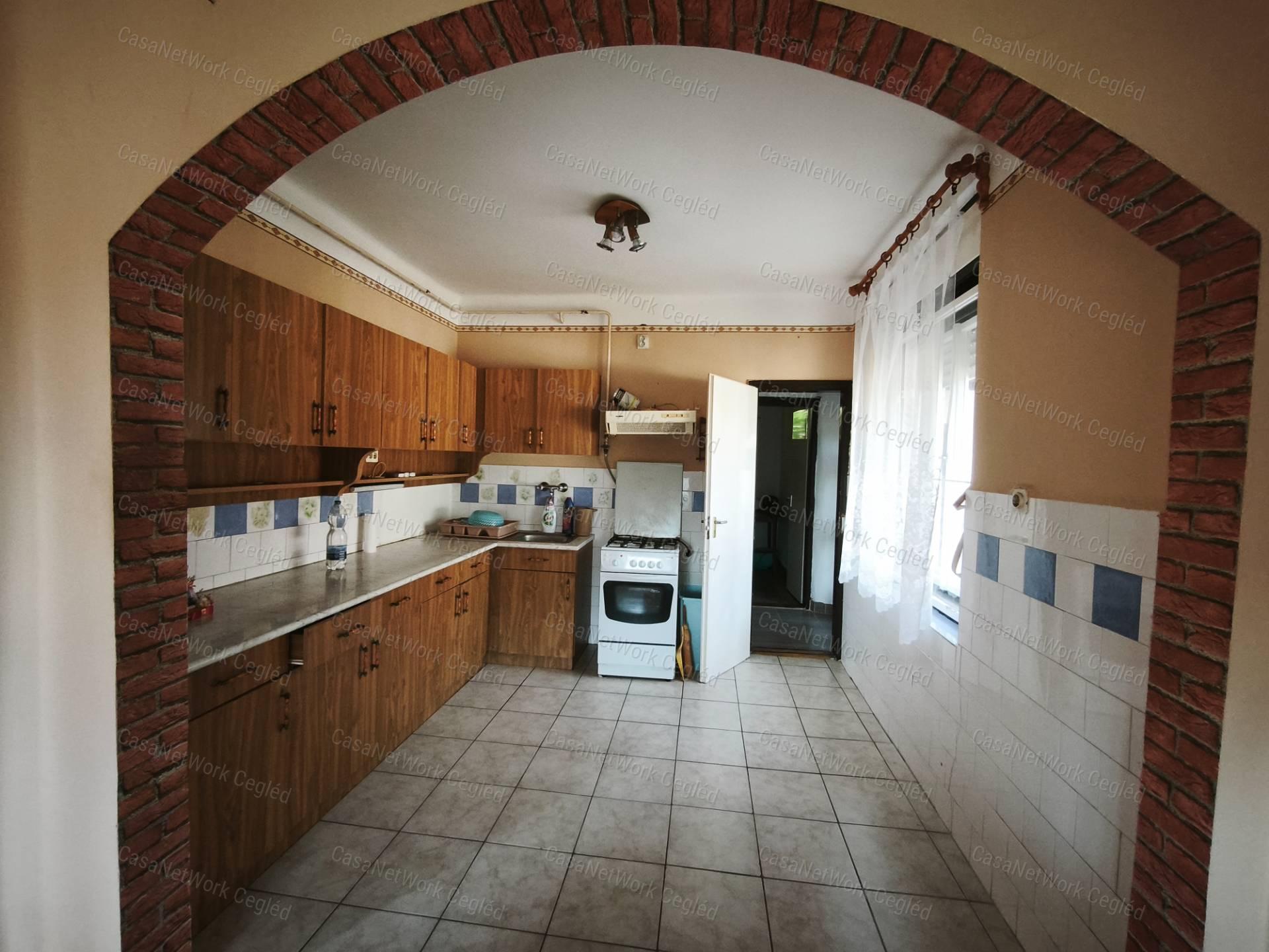 Bényei családi ház kiváló lokációval,  jó áron eladó!