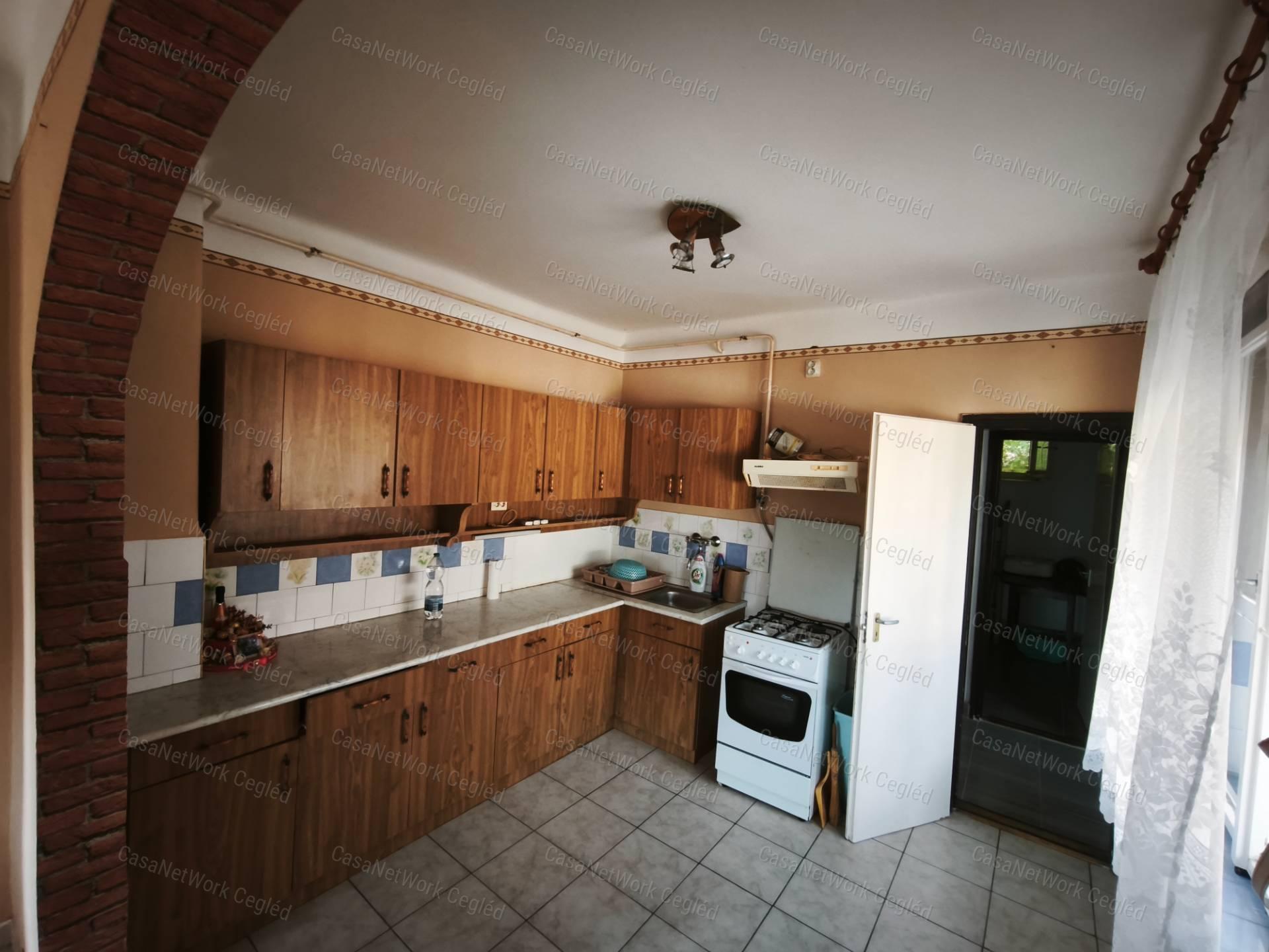 Bényei családi ház kiváló lokációval,  jó áron eladó!