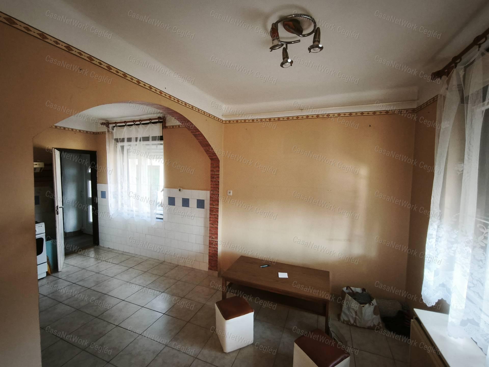 Bényei családi ház kiváló lokációval,  jó áron eladó!