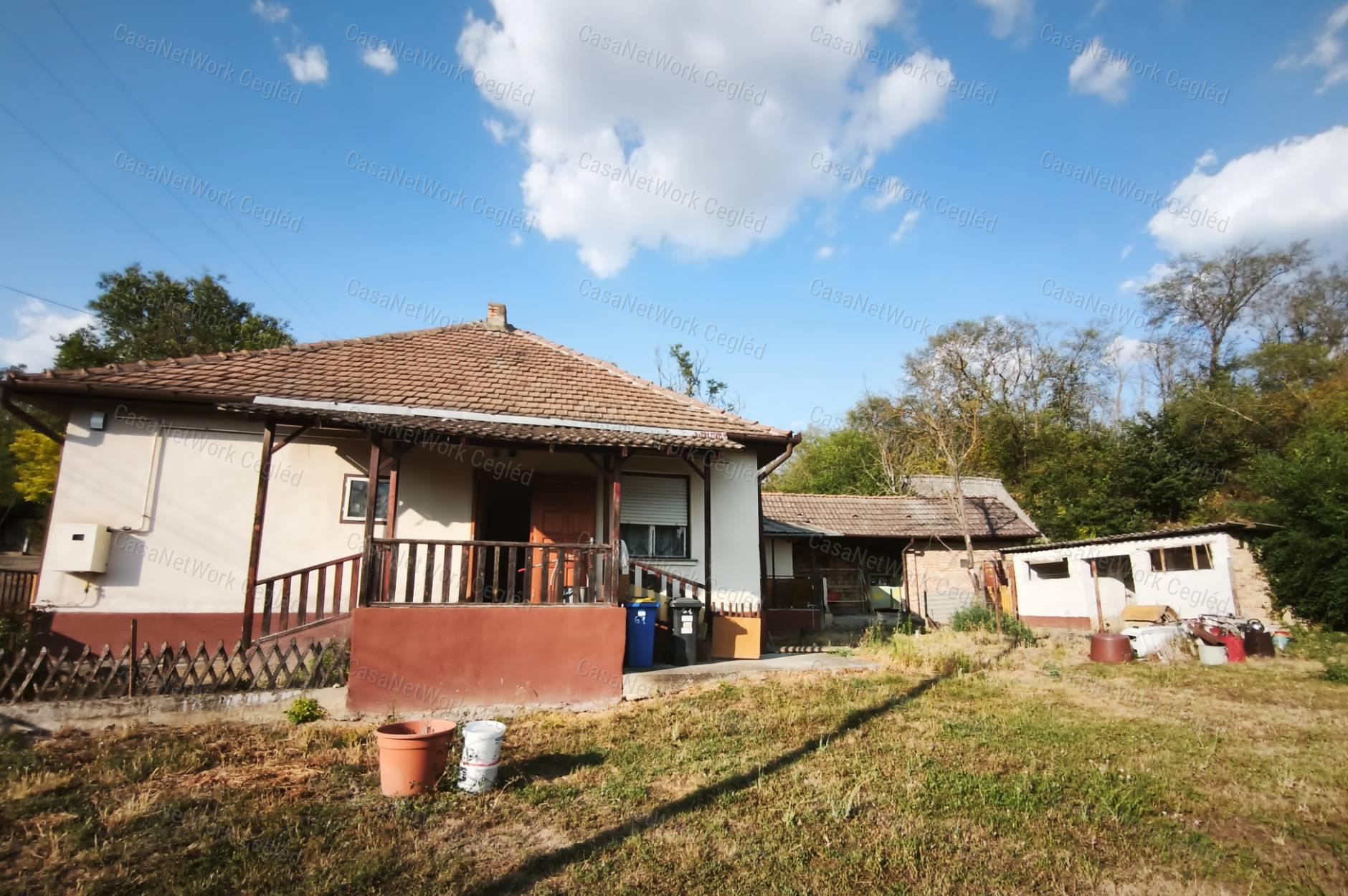 Bényei családi ház kiváló lokációval,  jó áron eladó!