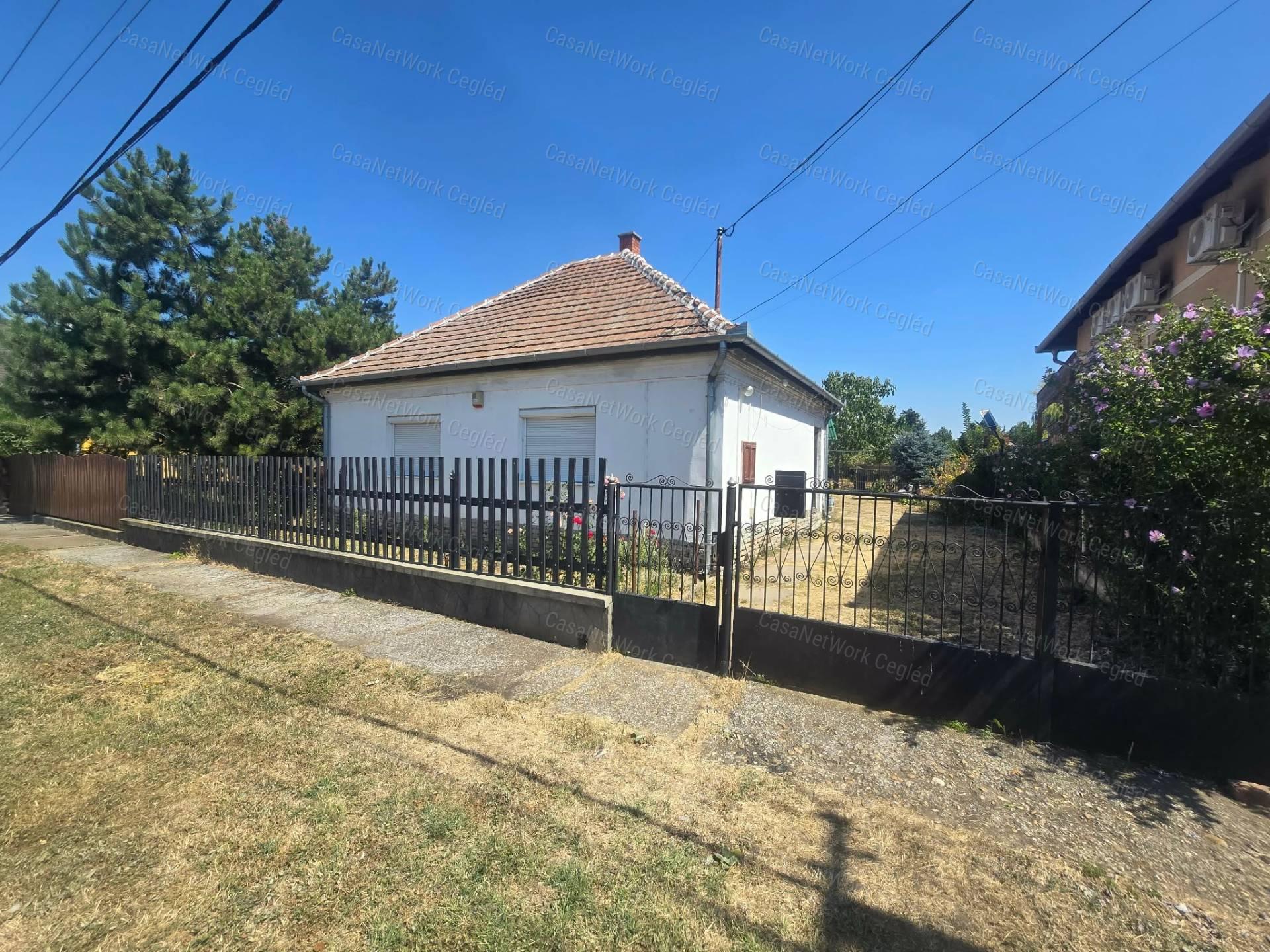 eladó családi ház
