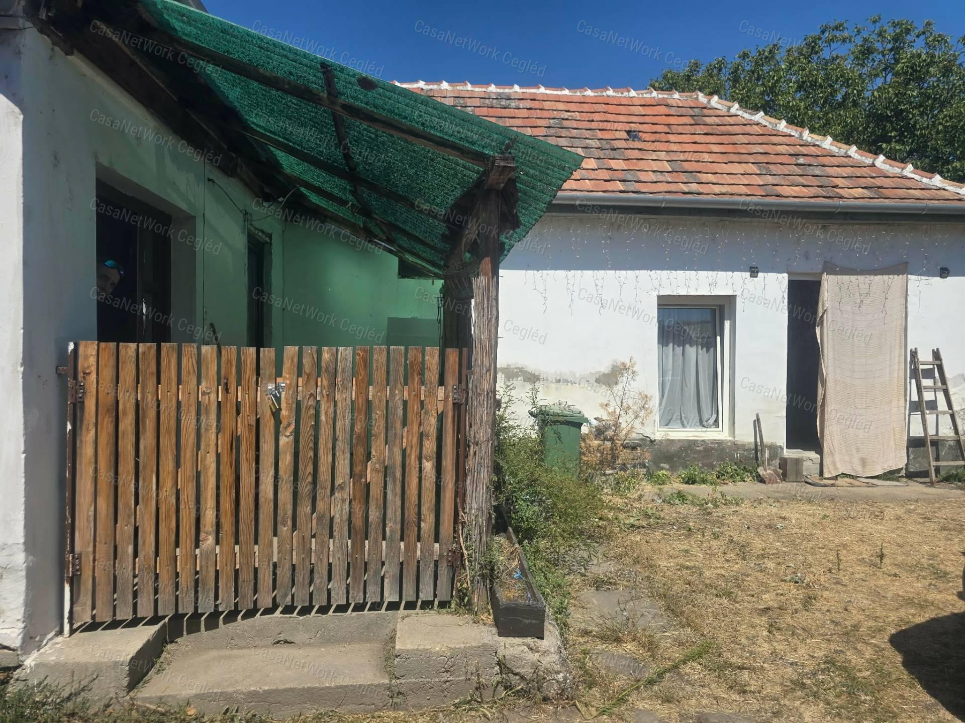 eladó  családi ház