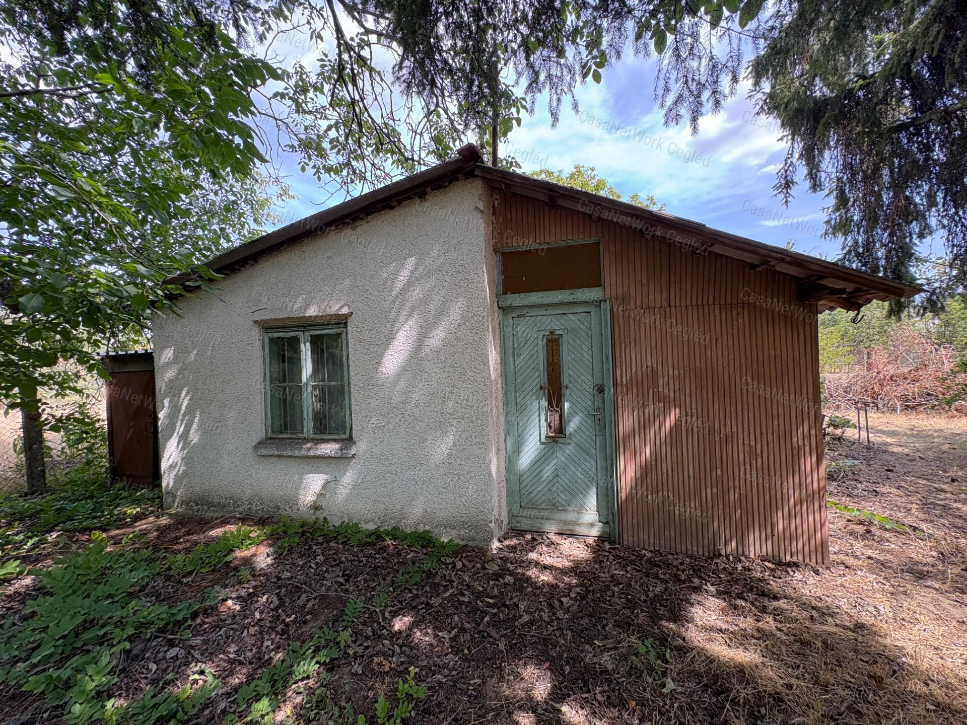 ELADÓ 1216 M²-ES TELEK CEGLÉD-ÖREGSZŐLŐBEN