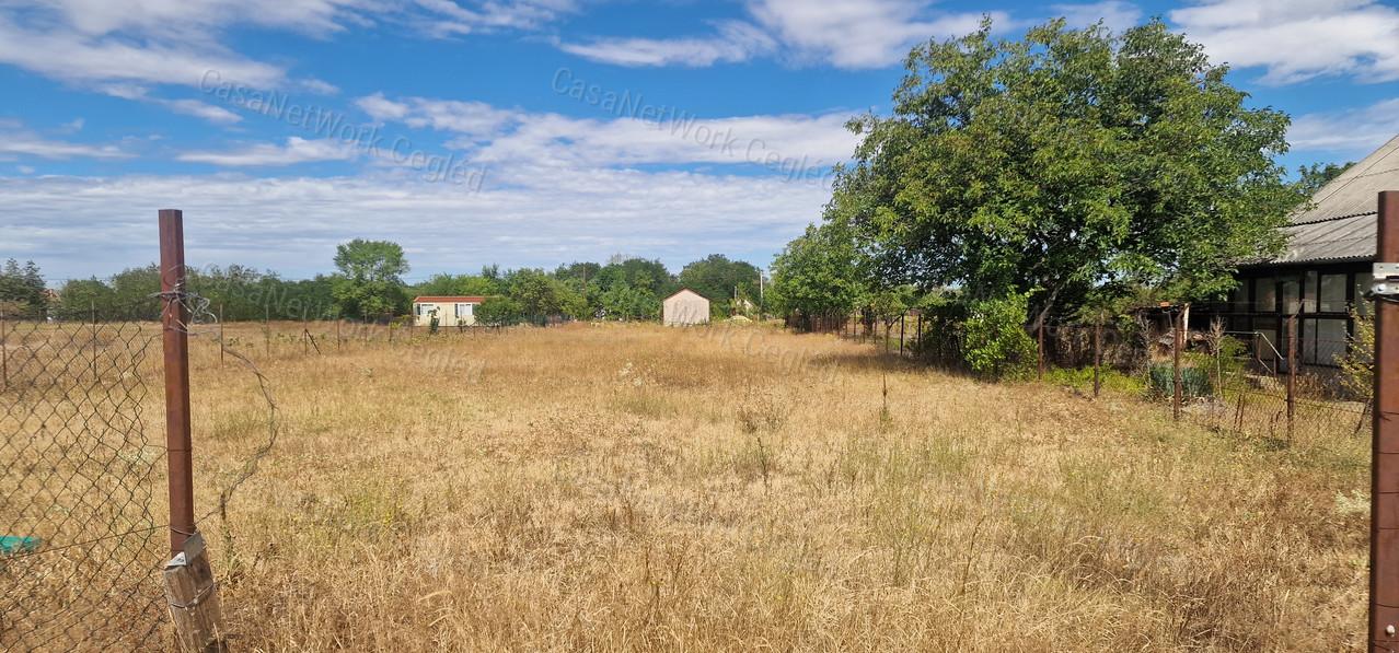 Törtelen, a Gerje-parton eladó 1497 m²-es zártkerti telek!