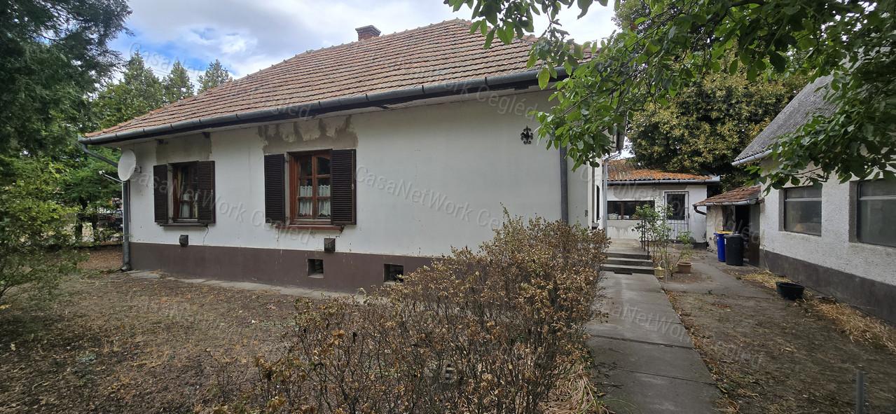 Eladó családi ház Cegléd kedvelt kertvárosi részén!