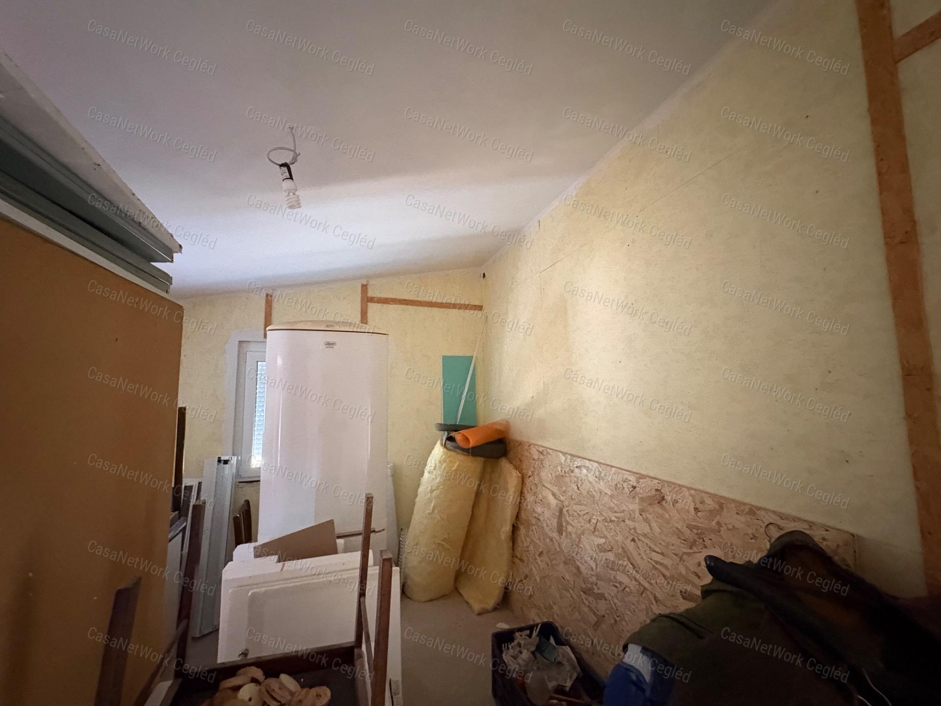 Cegléd-Öregszőlőn felújítás alatt álló zártkerti ingatlan eladó