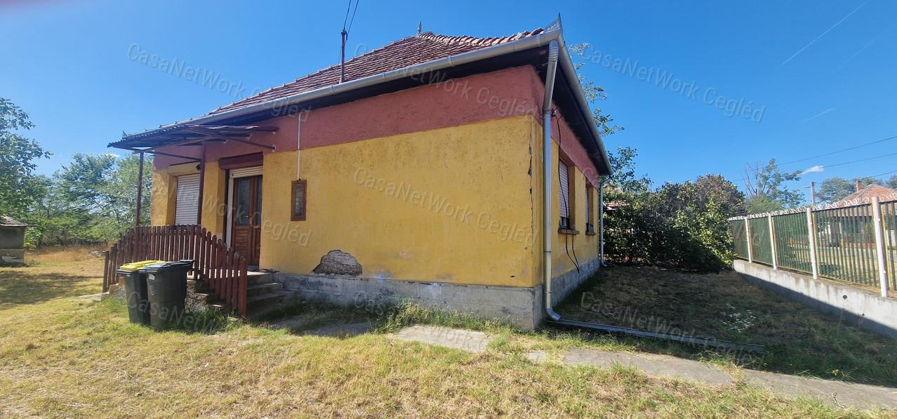 Családi ház eladó Farmoson!