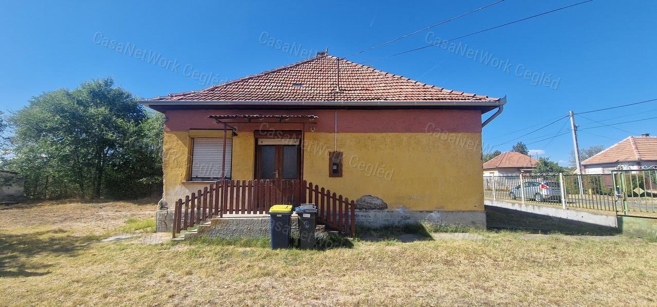 Családi ház eladó Farmoson!