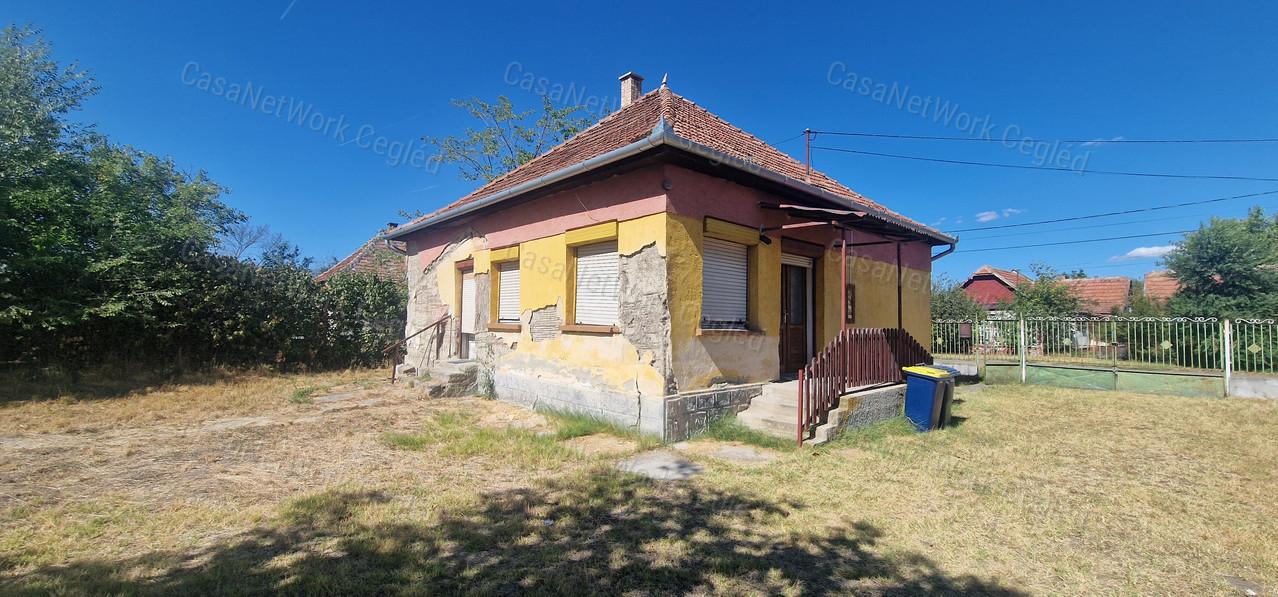 Családi ház eladó Farmoson!