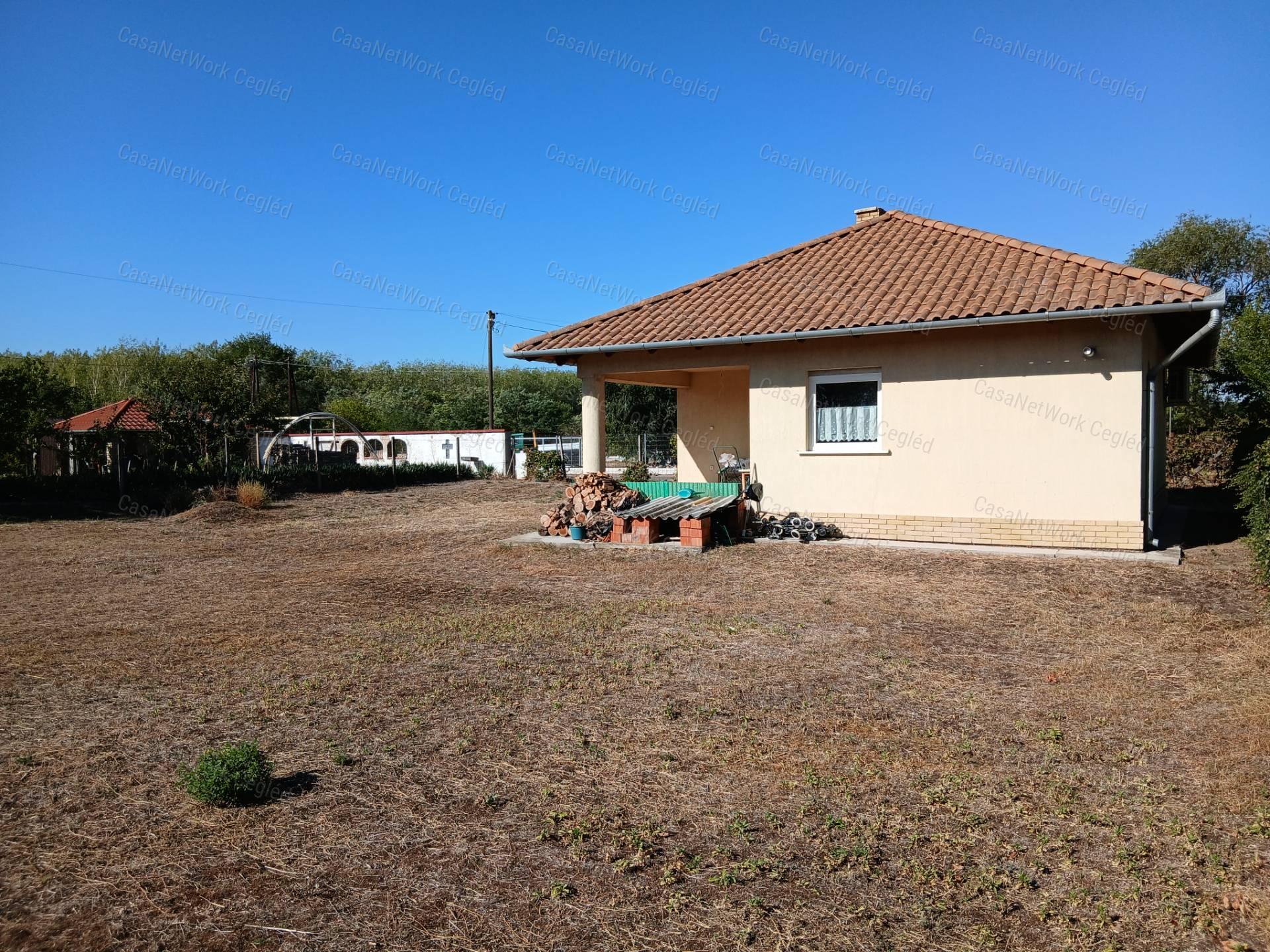 Eladó Csemő szélén 58 m2 Családi Ház