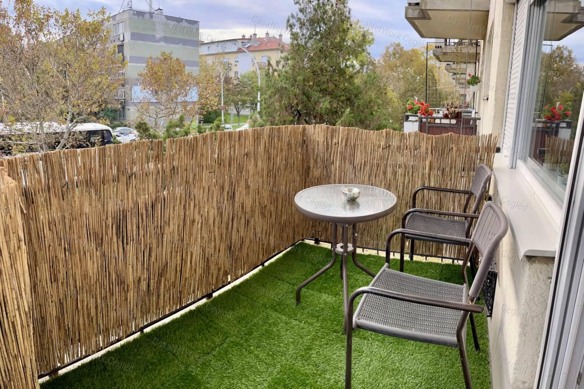 Kiadó bútorozott lakás Szolnok belvárosában