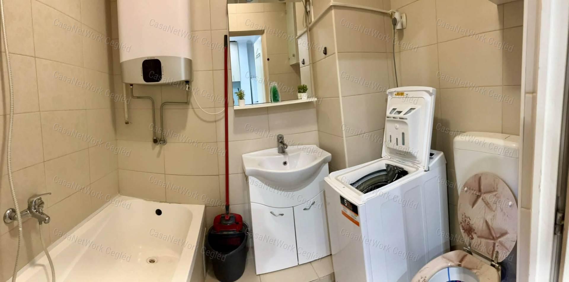 Kiadó bútorozott lakás Szolnok belvárosában