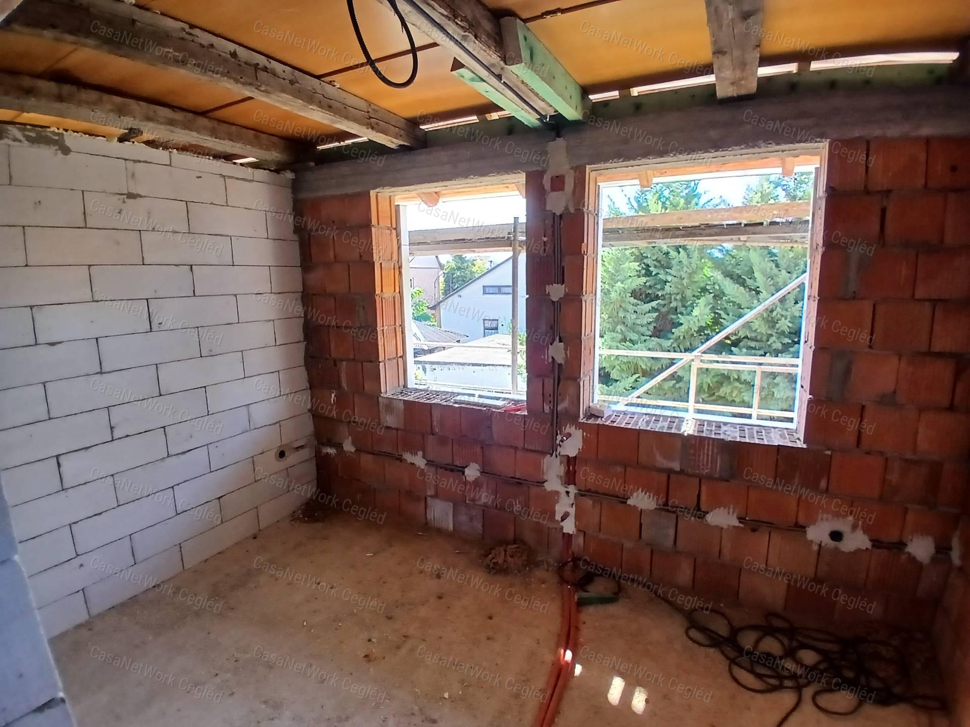 Új ikerházfél Cegléden