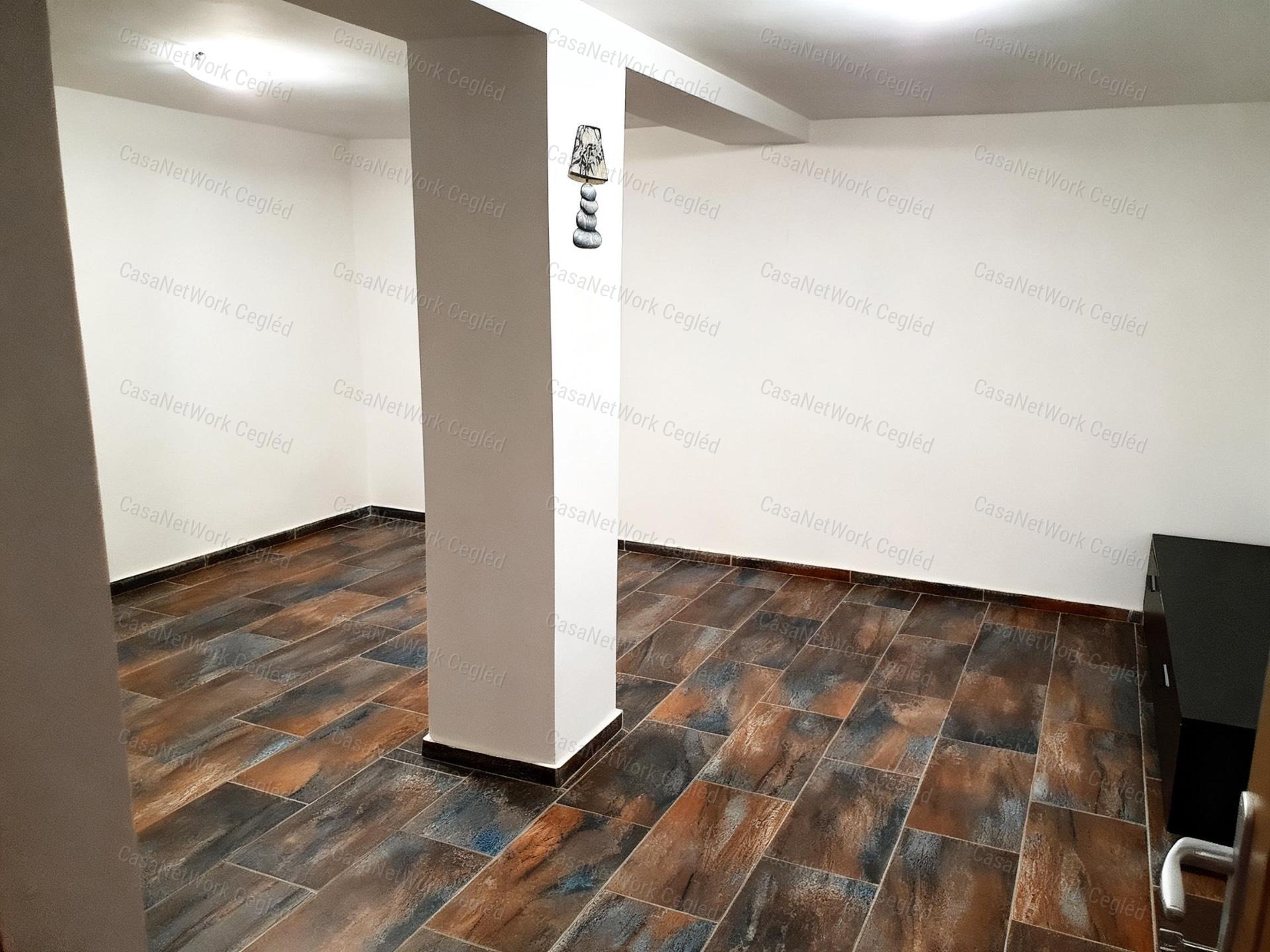 Sokoldalú, felújított ingatlan (iroda, üzlet, lakás egyben)!