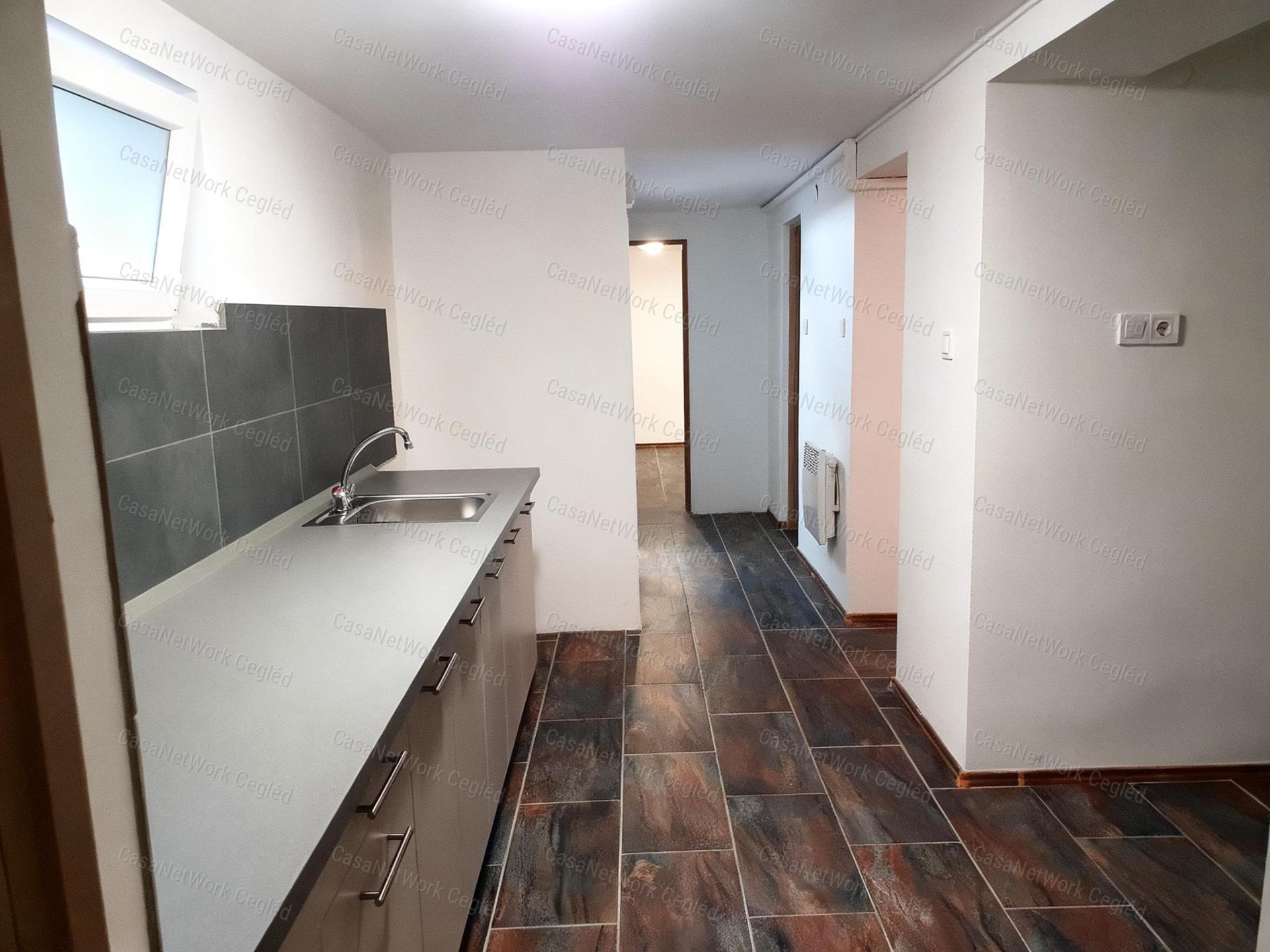 Sokoldalú, felújított ingatlan (iroda, üzlet, lakás egyben)!