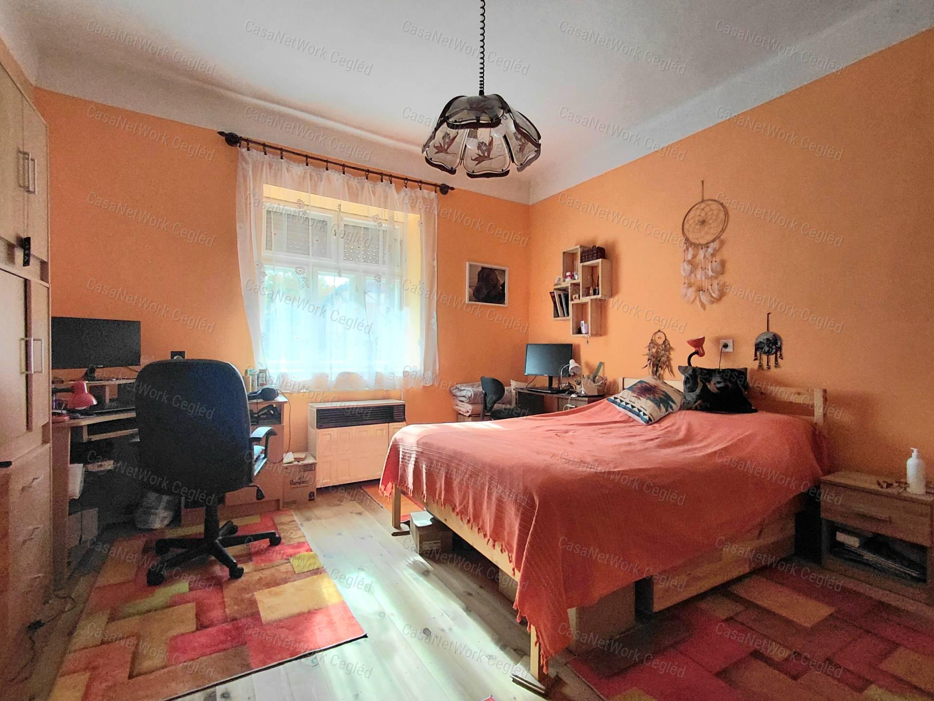 TÁPIÓSZELÉN CSALÁDI HÁZ ELADÓ!
