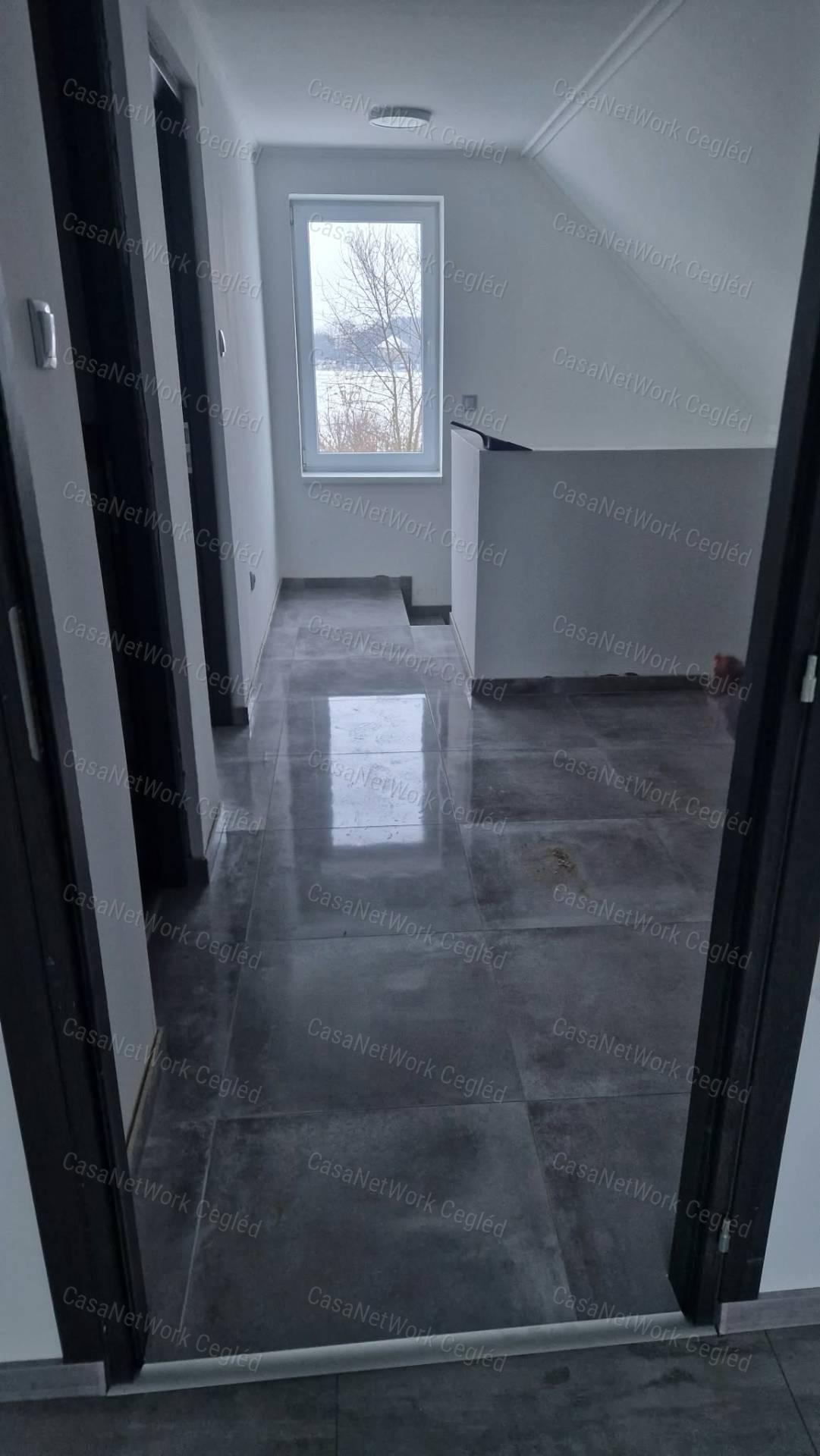 Eladó családi ház Farmos központ