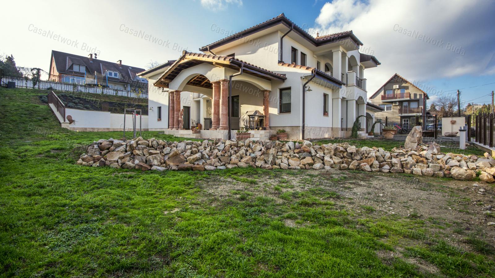 Tarnay Tünde által tervezett családi villa - Érdligeten - ELADÓ