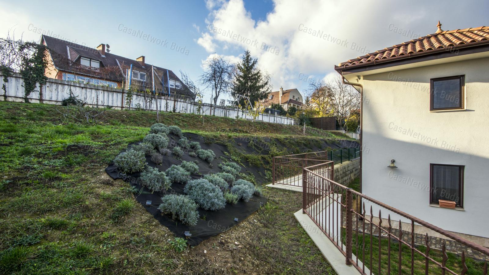 Tarnay Tünde által tervezett családi villa - Érdligeten - ELADÓ