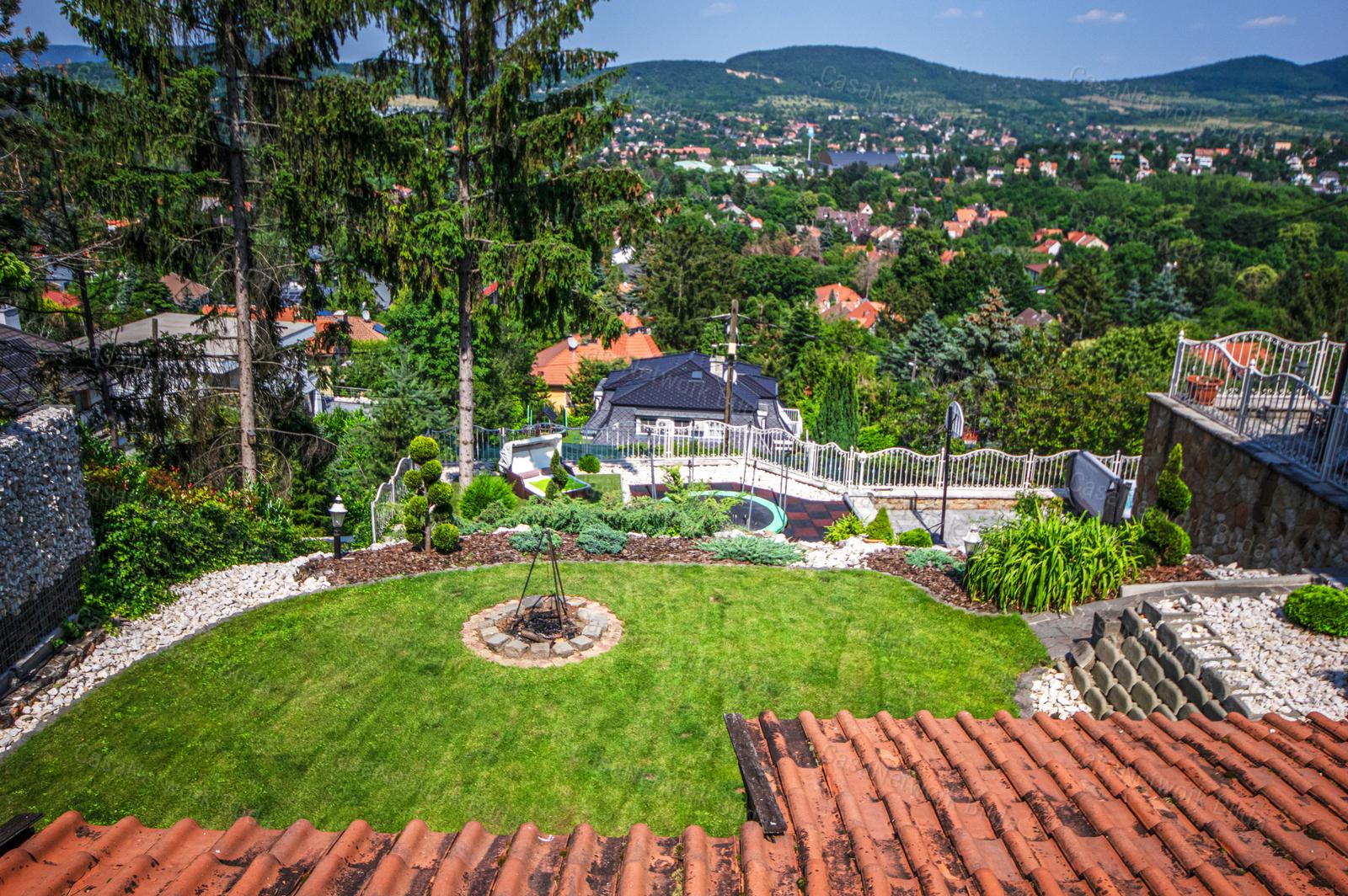 Budaligeten kiadó medencés családi ház, lenyűgöző panorámával!