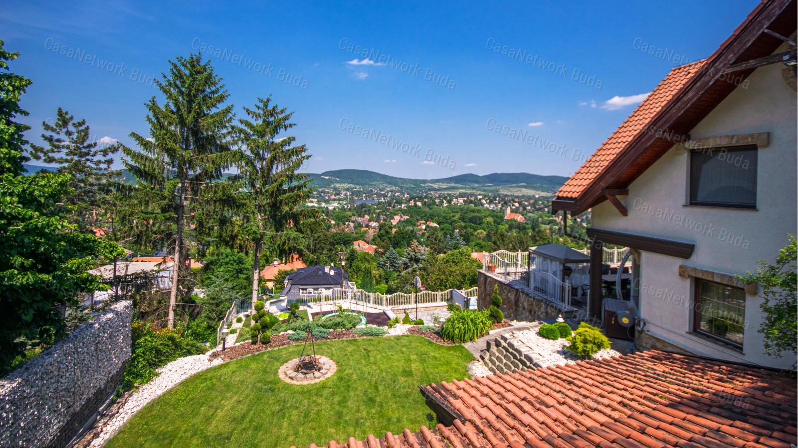Budaligeten kiadó medencés családi ház, lenyűgöző panorámával!
