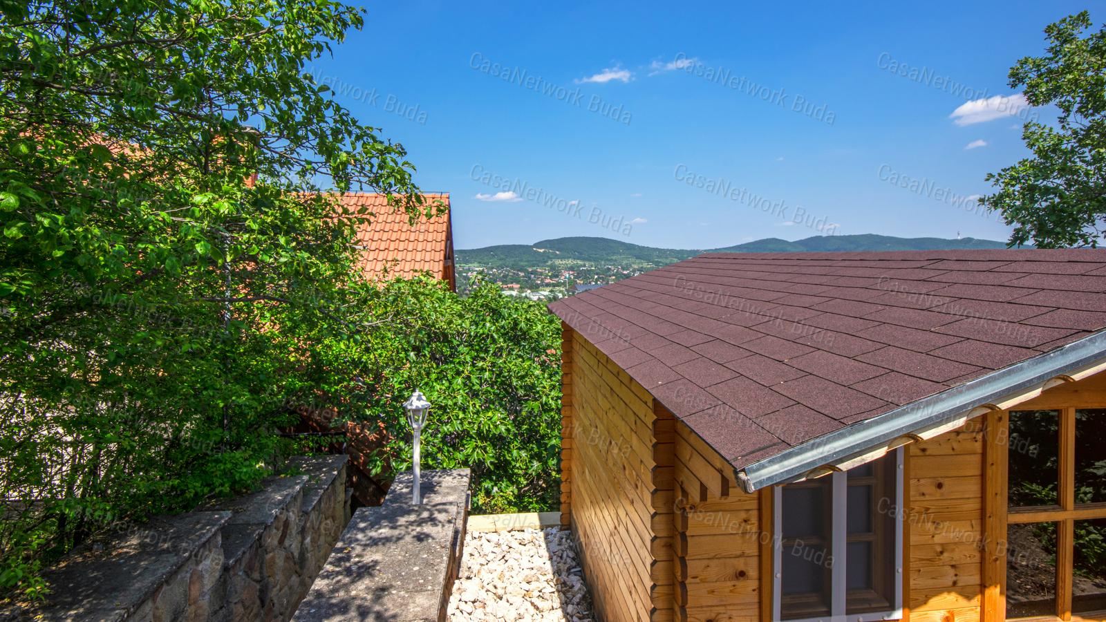 Budaligeten kiadó medencés családi ház, lenyűgöző panorámával!