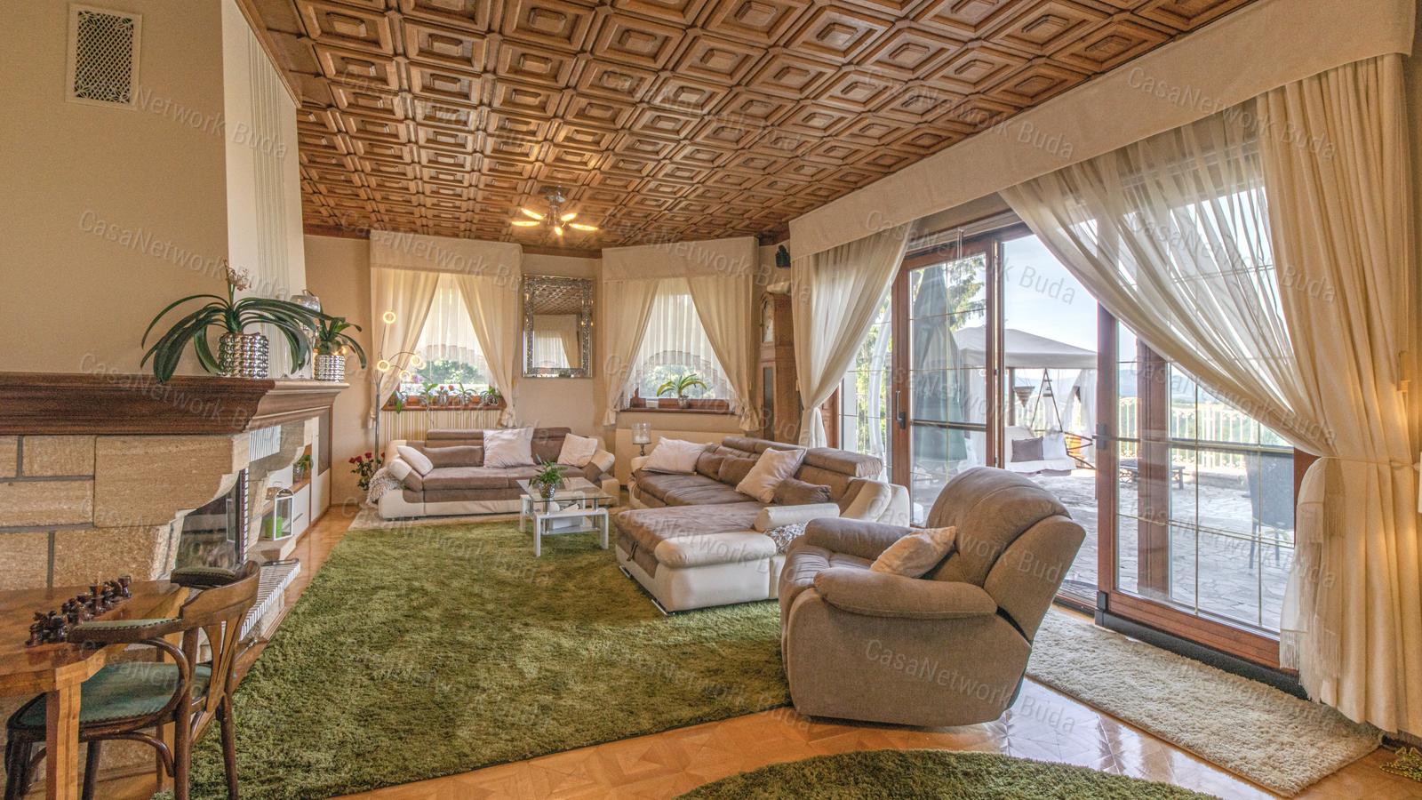 Budaligeten kiadó medencés családi ház, lenyűgöző panorámával!