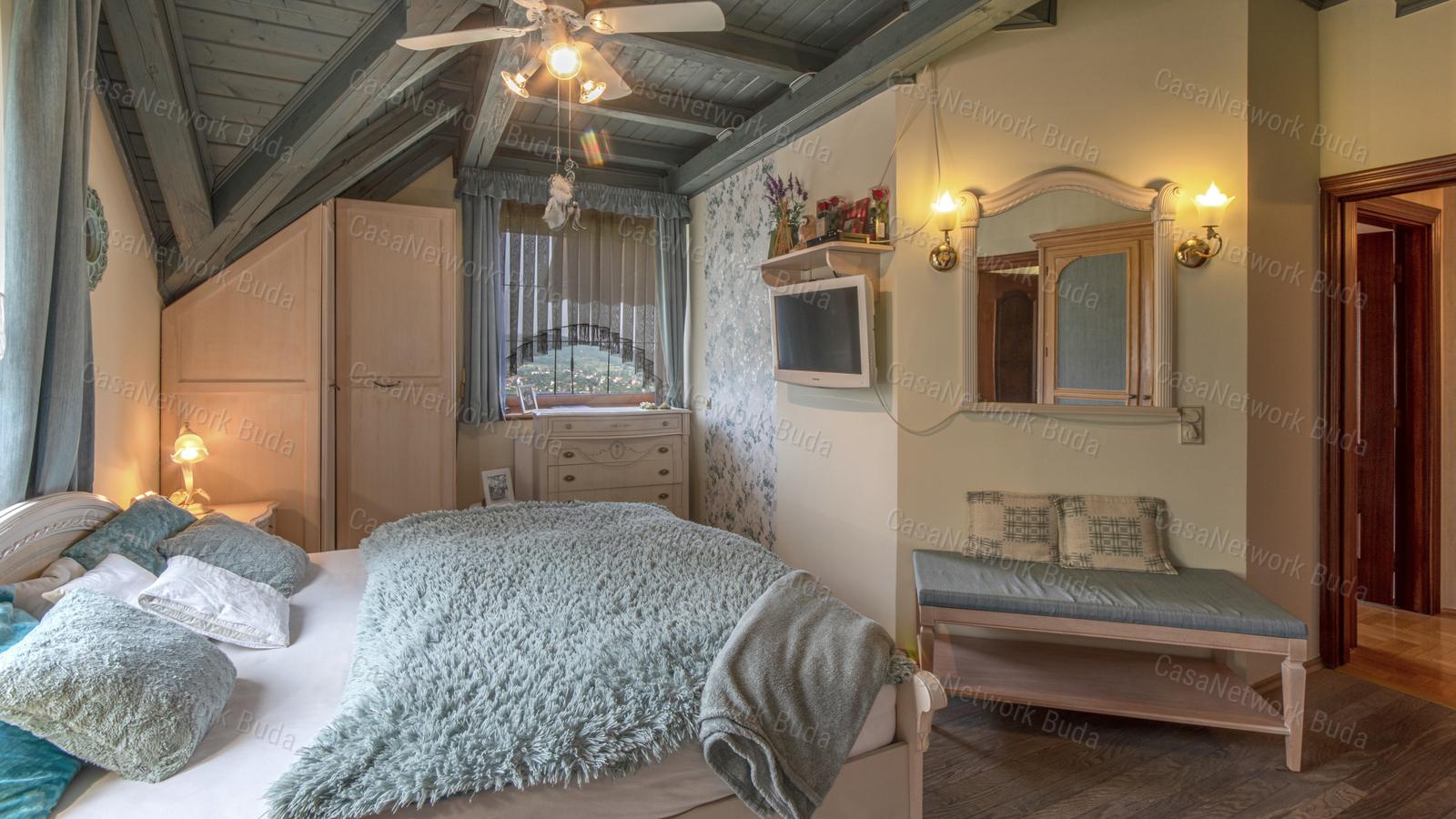 Budaligeten kiadó medencés családi ház, lenyűgöző panorámával!