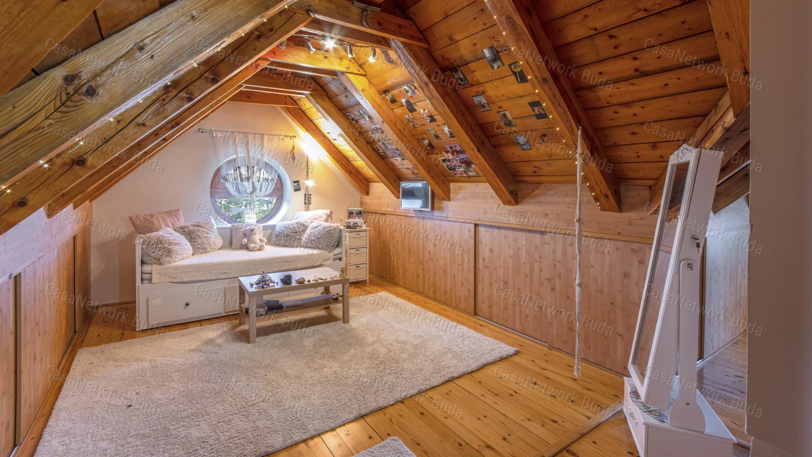 Budaligeten kiadó medencés családi ház, lenyűgöző panorámával!