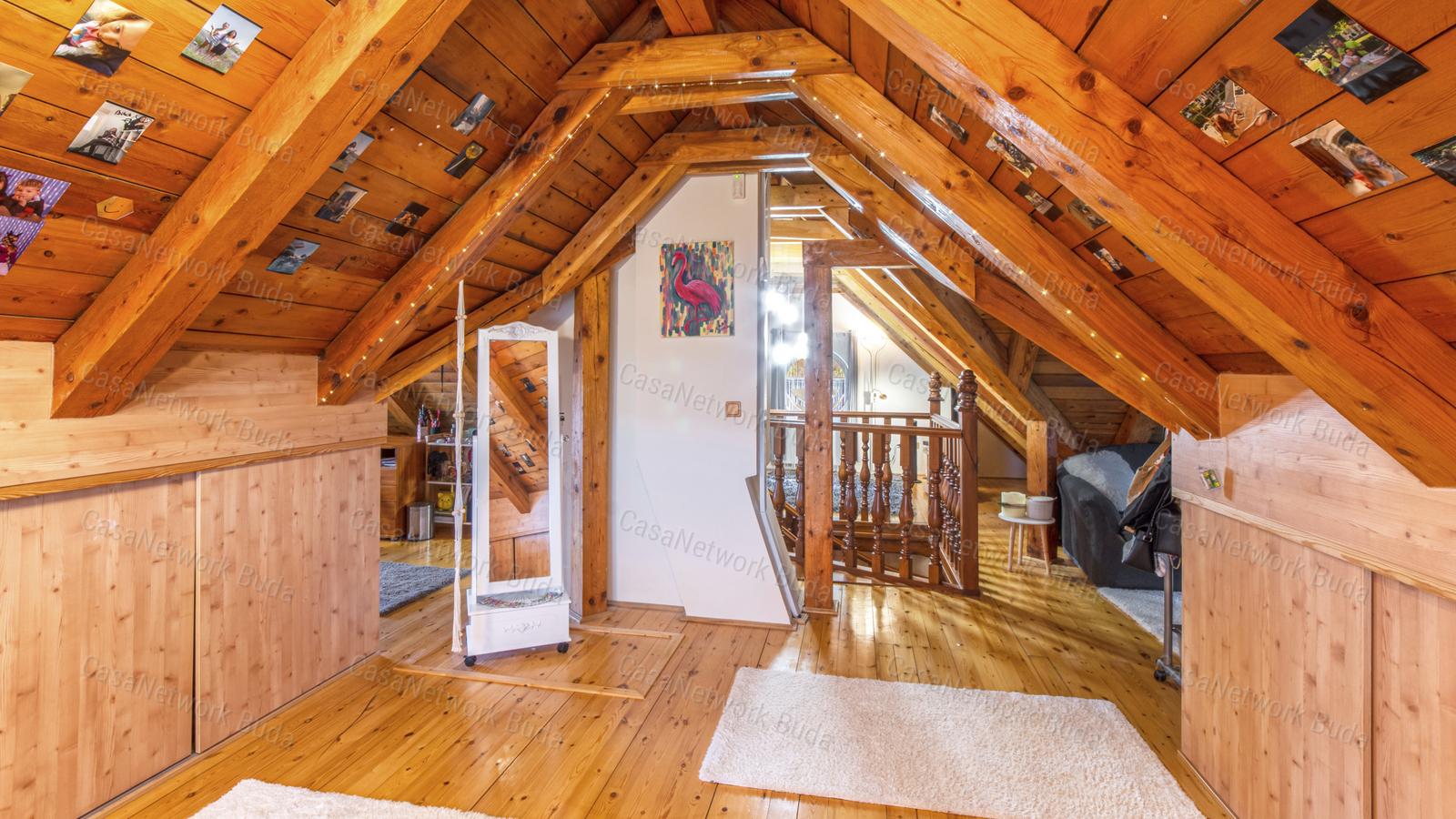 Budaligeten kiadó medencés családi ház, lenyűgöző panorámával!