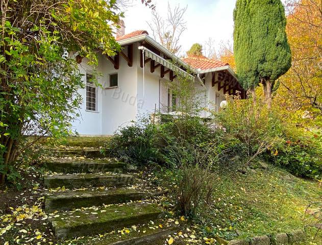 Elegáns családi ház , nagy ősfás kerttel - Szombathely