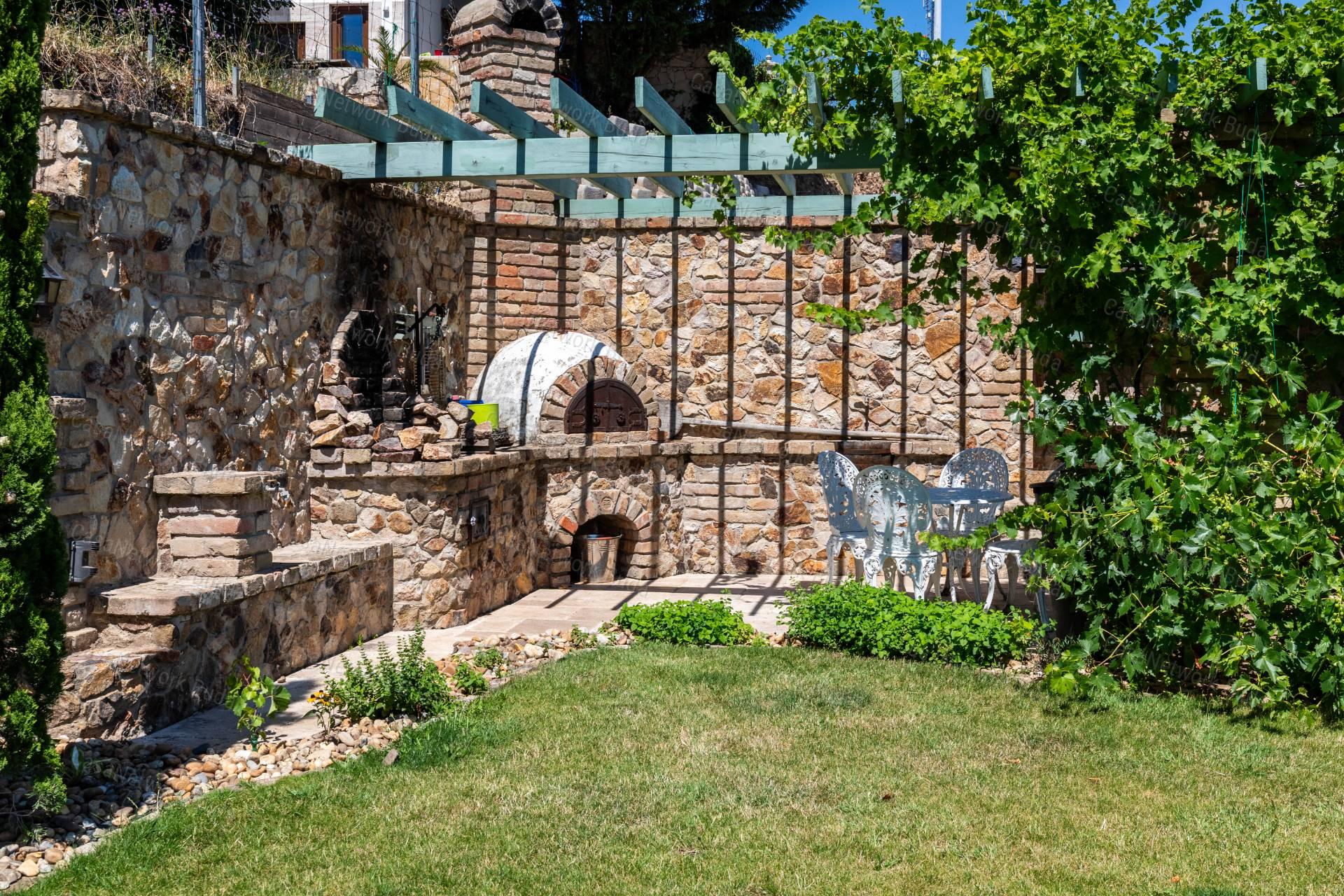 Mediterrán villa eladó Velencén, pazar kilátással a Velencei-tóra !