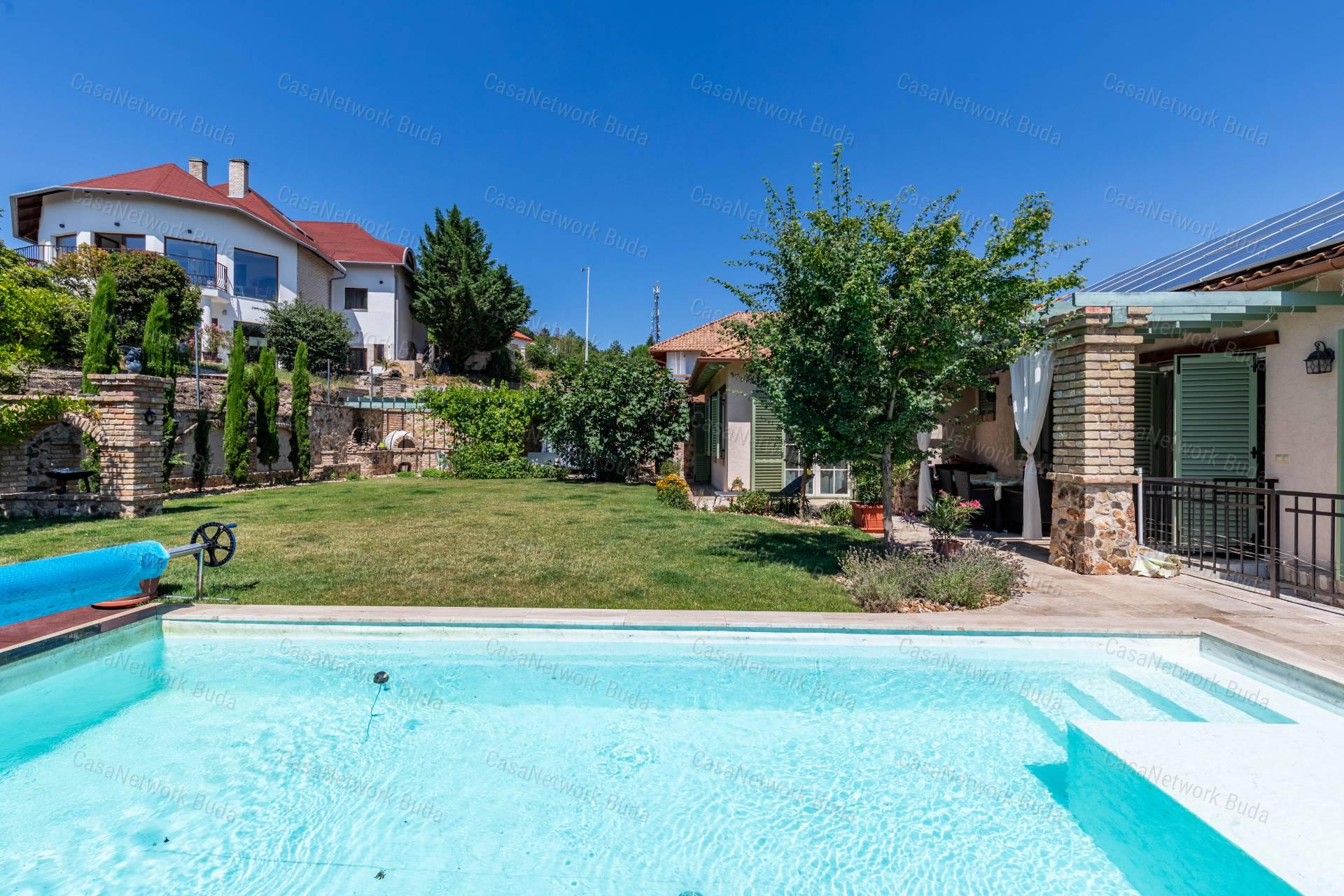 Mediterrán villa eladó Velencén, pazar kilátással a Velencei-tóra !