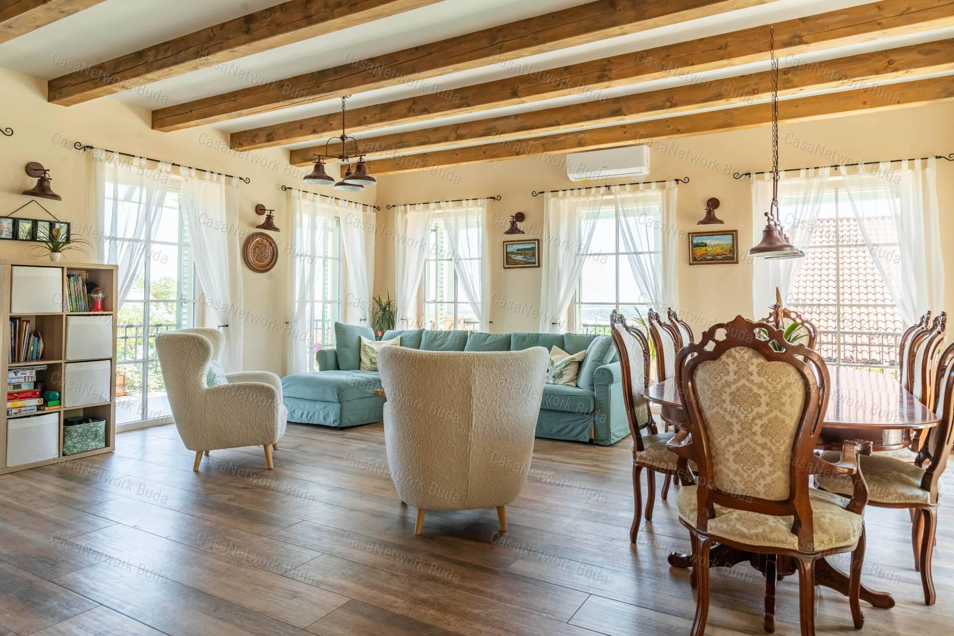 Mediterrán villa eladó Velencén, pazar kilátással a Velencei-tóra !