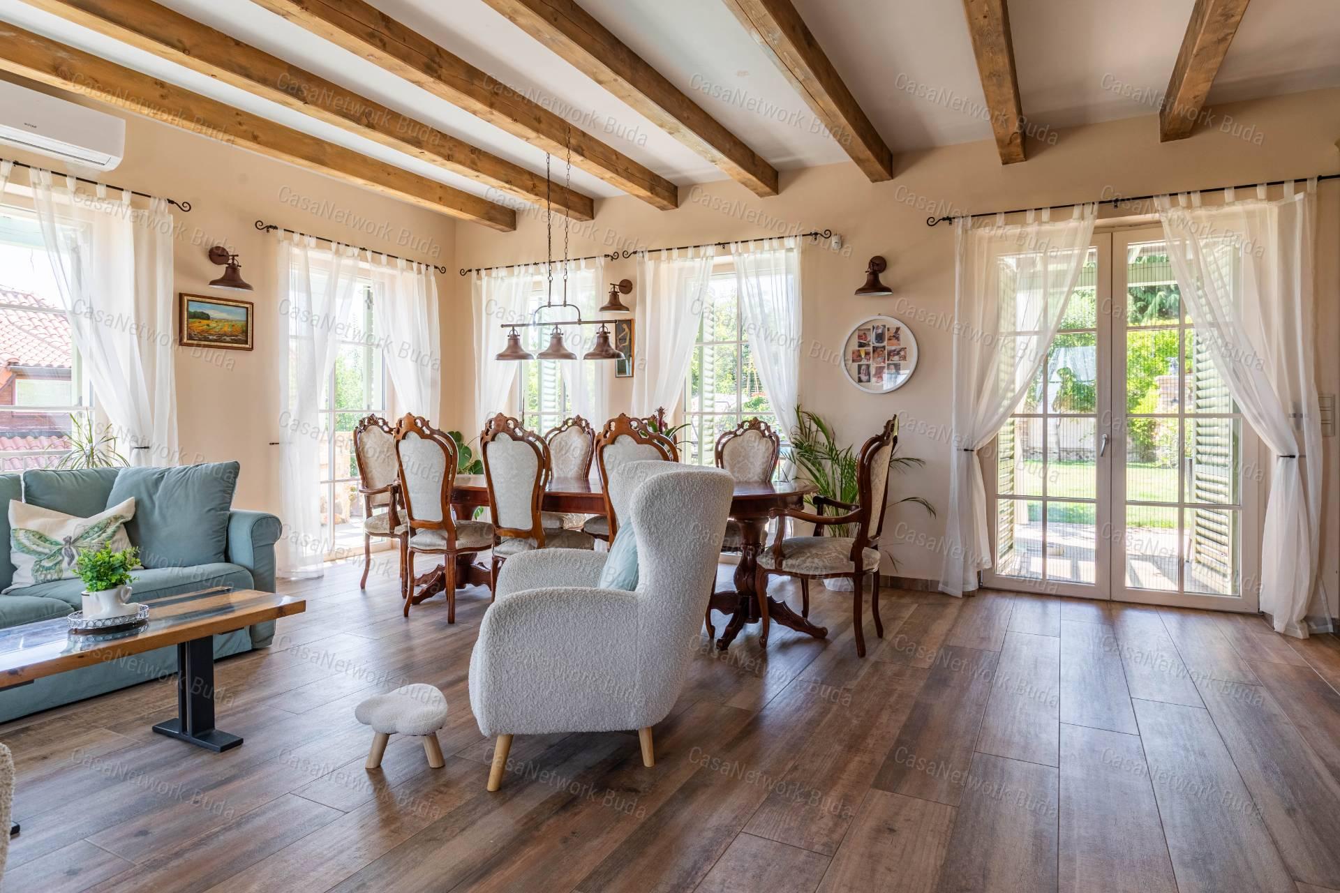 Mediterrán villa eladó Velencén, pazar kilátással a Velencei-tóra !