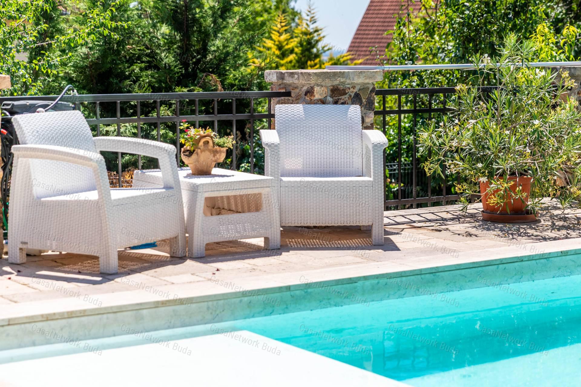 Mediterrán villa eladó Velencén, pazar kilátással a Velencei-tóra !