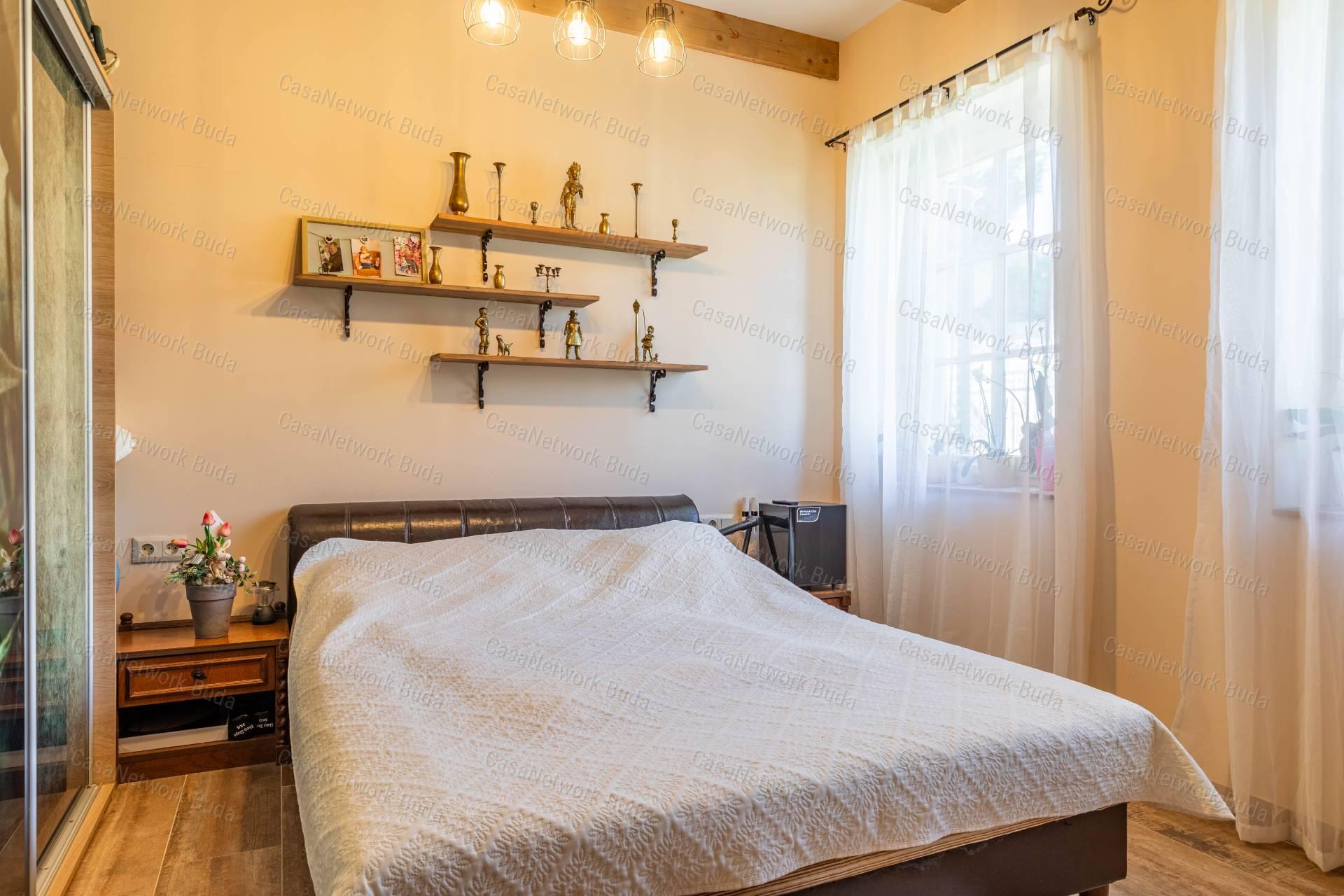 Mediterrán villa eladó Velencén, pazar kilátással a Velencei-tóra !