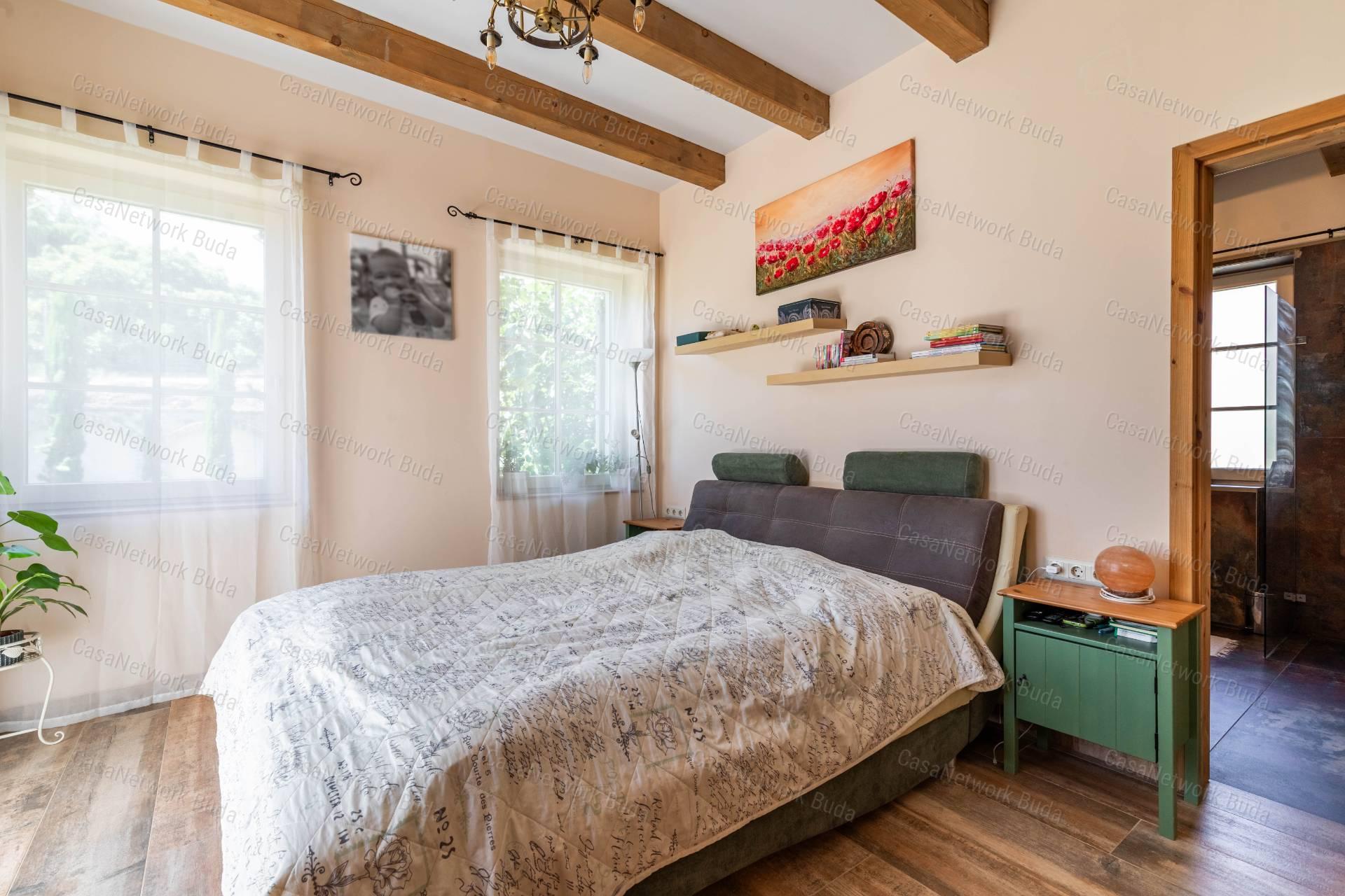 Mediterrán villa eladó Velencén, pazar kilátással a Velencei-tóra !