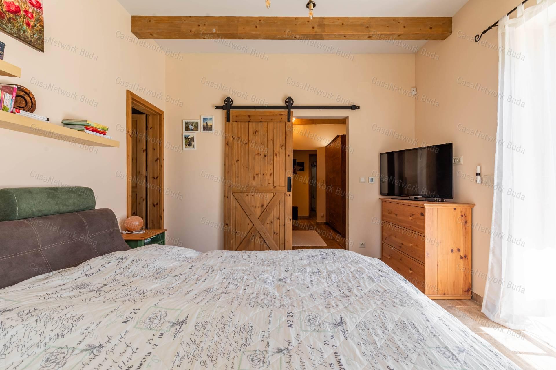 Mediterrán villa eladó Velencén, pazar kilátással a Velencei-tóra !