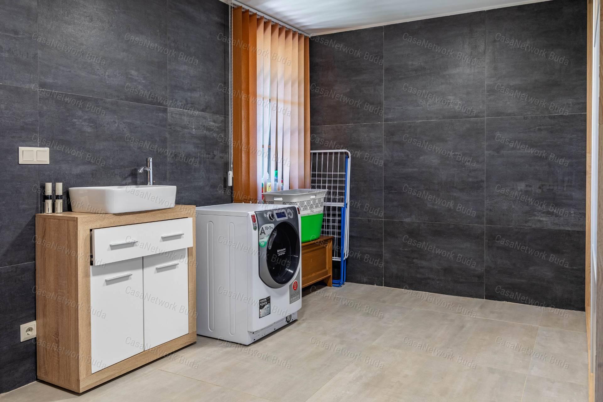 Mediterrán villa eladó Velencén, pazar kilátással a Velencei-tóra !