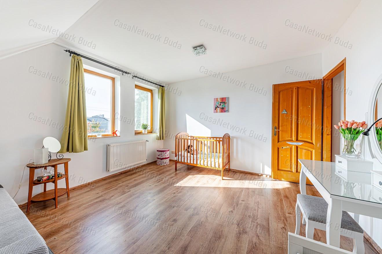 Eladó kétszintes családi ház Budakeszin!