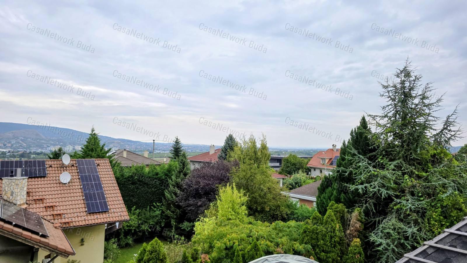 Eladó 881 m2-es, kétlakásos családi ház Törökbálint- Tükörhegyen !