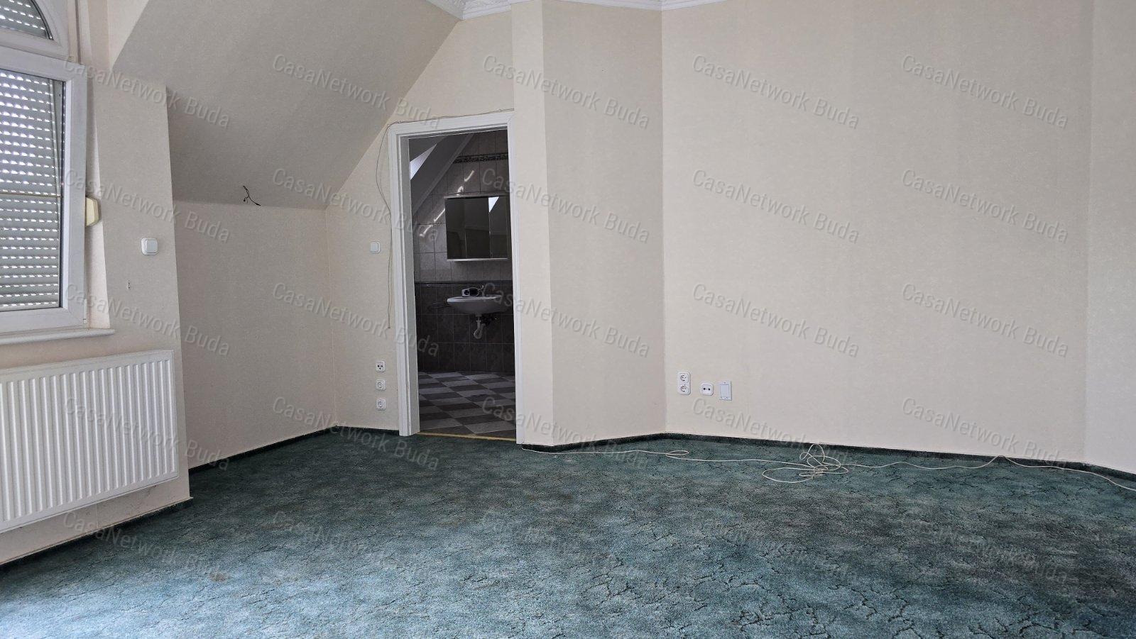 Eladó 881 m2-es, kétlakásos családi ház Törökbálint- Tükörhegyen !