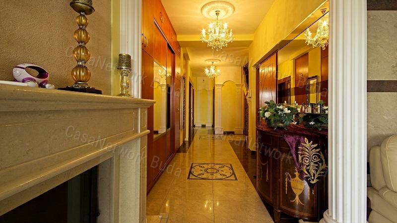 Eladó belső kétszintes penthouse lakás Madárhegyen!