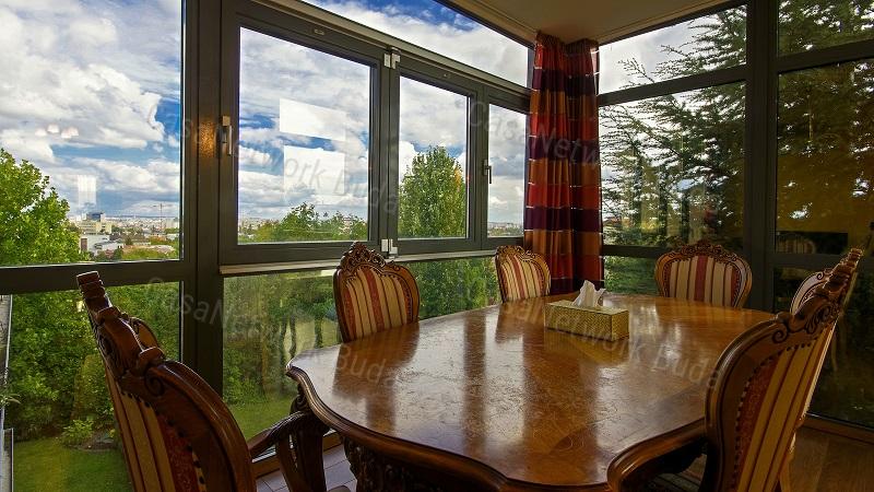 Eladó belső kétszintes penthouse lakás Madárhegyen!